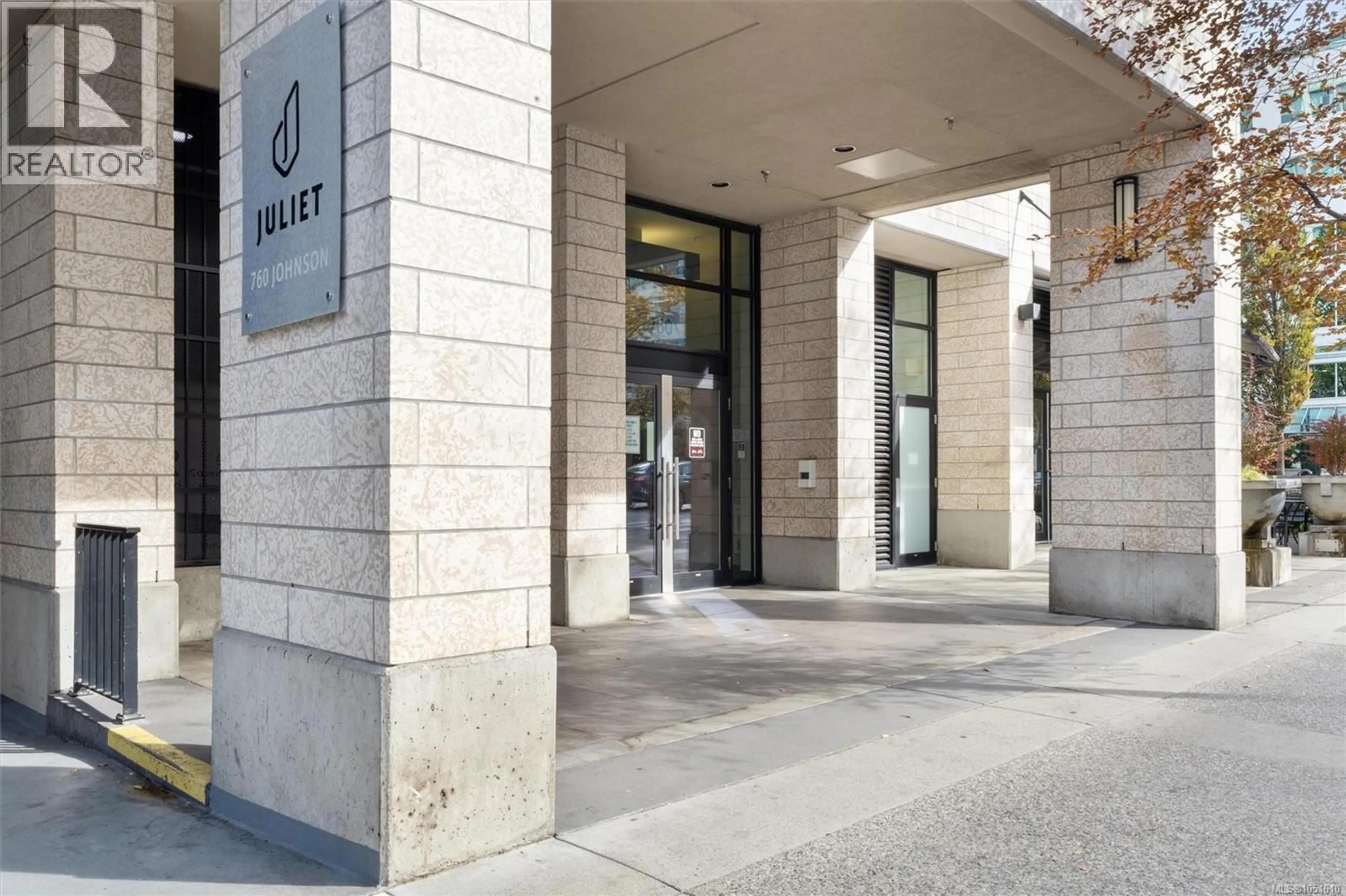 Indoor foyer for 206 - 760 JOHNSON STREET, Victoria British Columbia V8W0A4