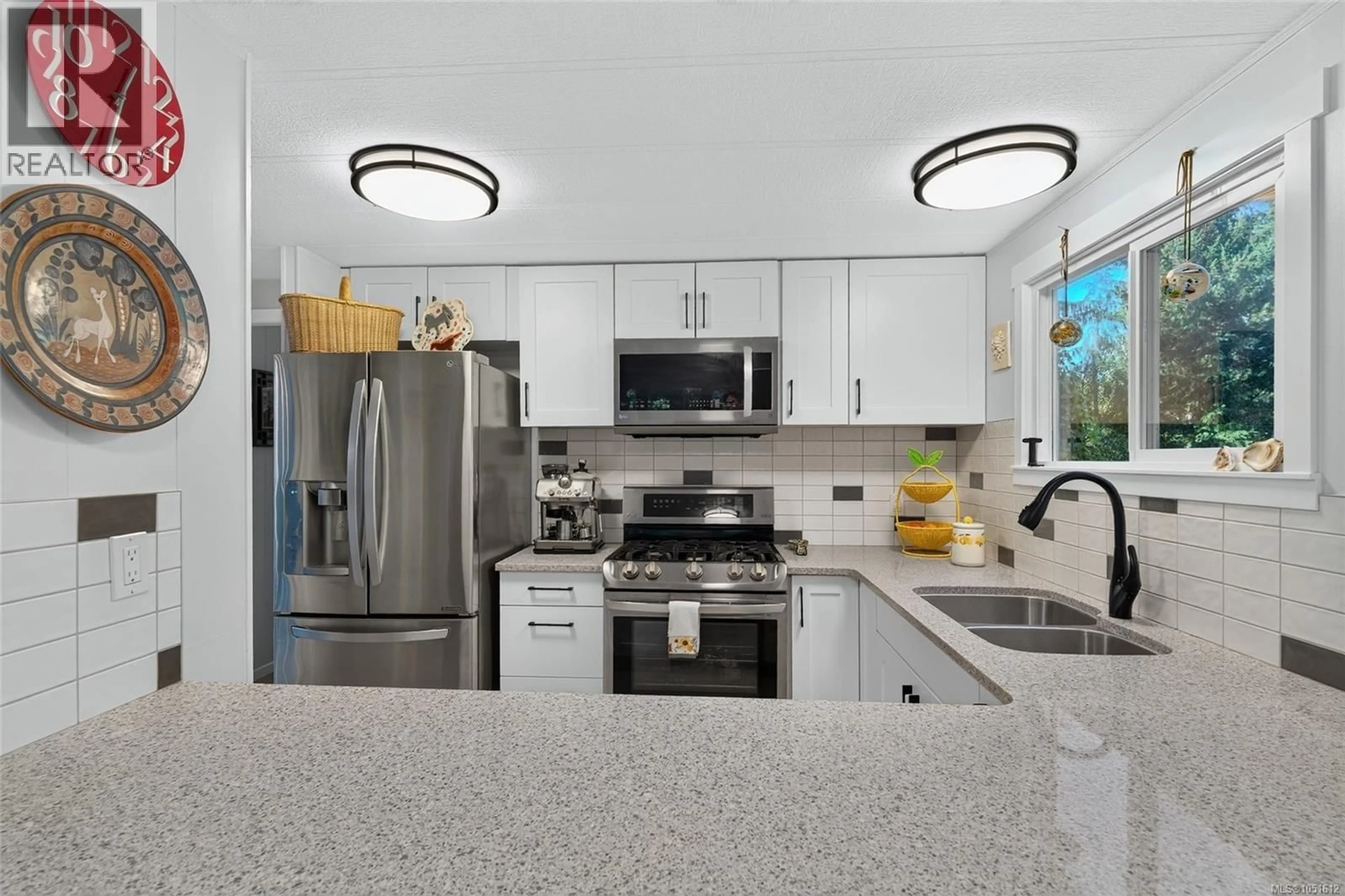 Contemporary kitchen, ceramic/tile floor for 6071 PINE RIDGE CRESCENT, Nanaimo British Columbia V9T2N8