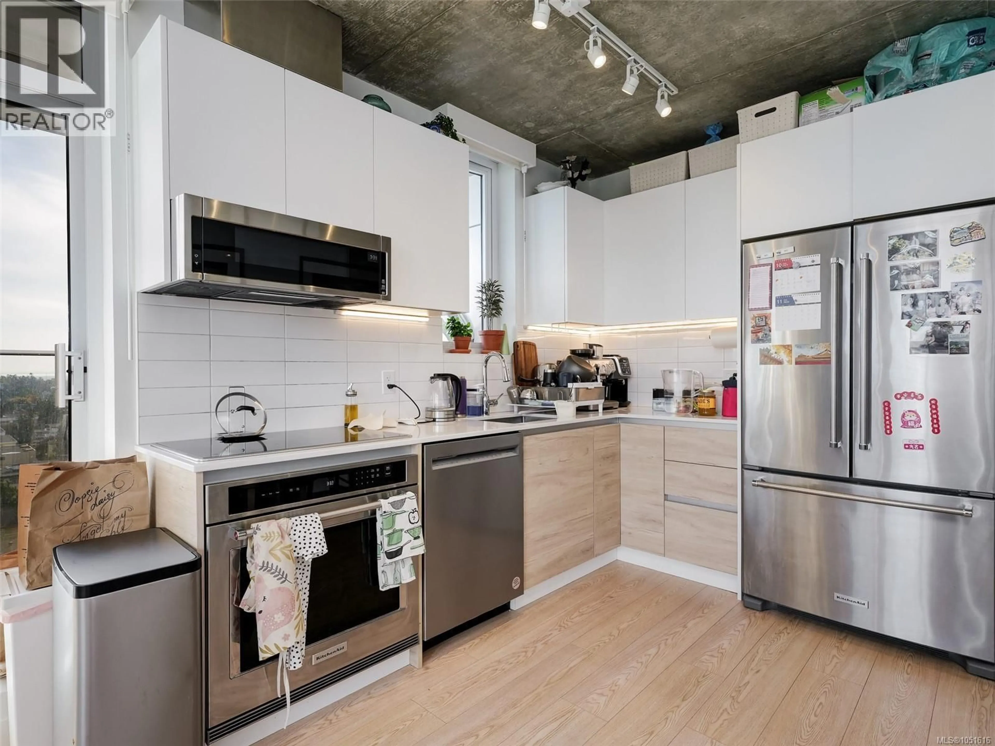 Unknown for 1207 - 1097 VIEW STREET, Victoria British Columbia V8V0G9