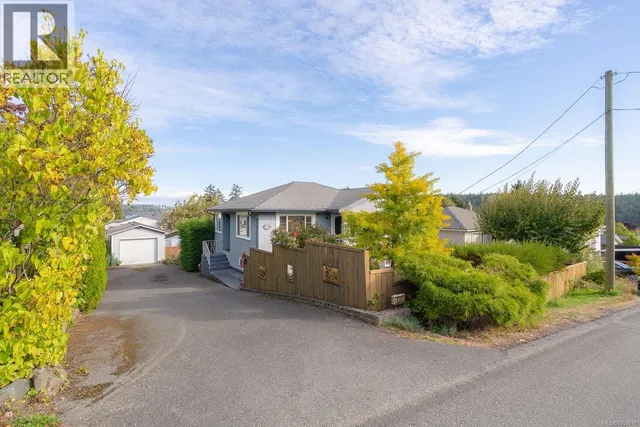 630 CHESTNUT STREET, Nanaimo 2