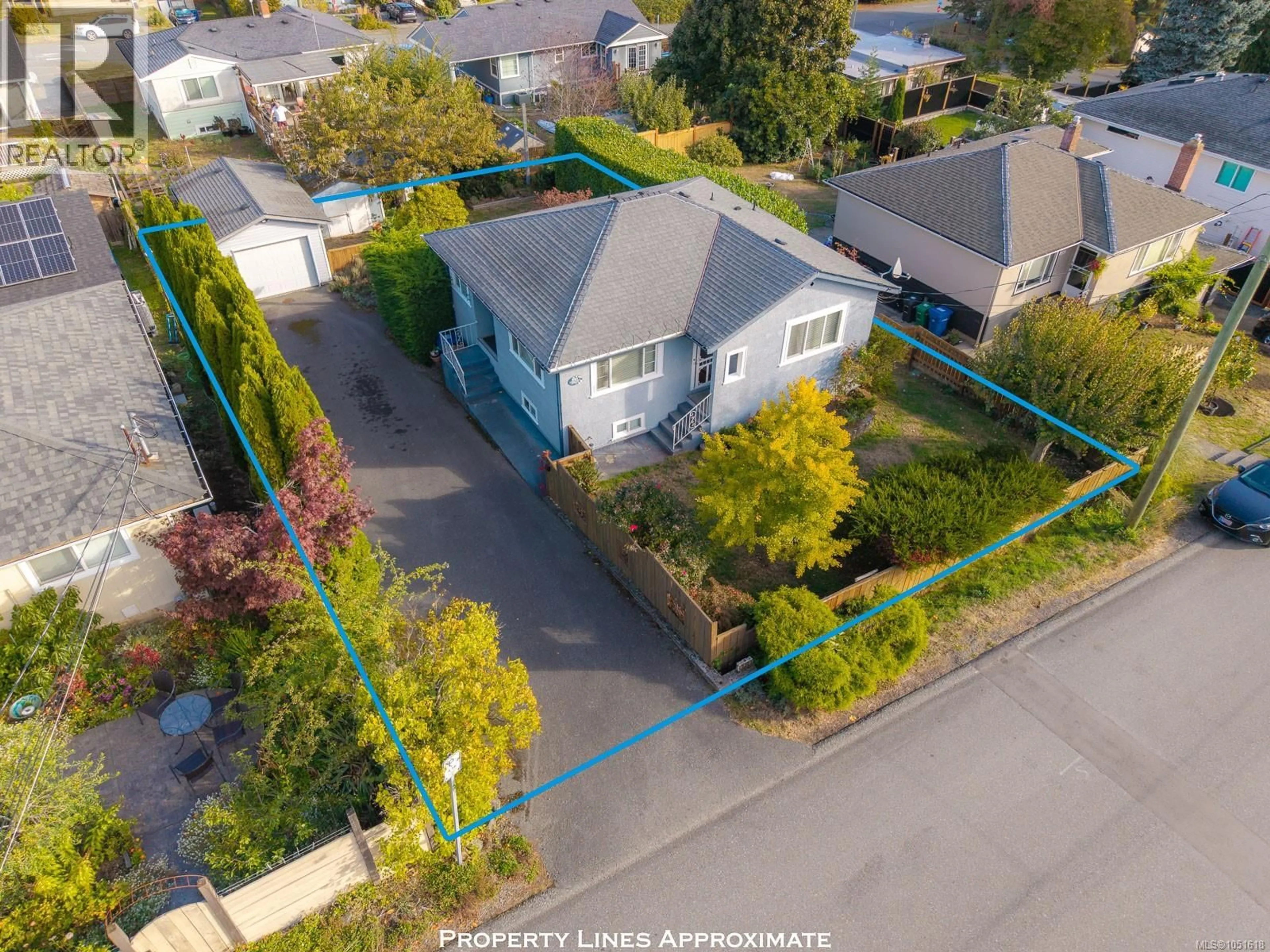 A pic from outside/outdoor area/front of a property/back of a property/a pic from drone, street for 630 CHESTNUT STREET, Nanaimo British Columbia V9S2L2