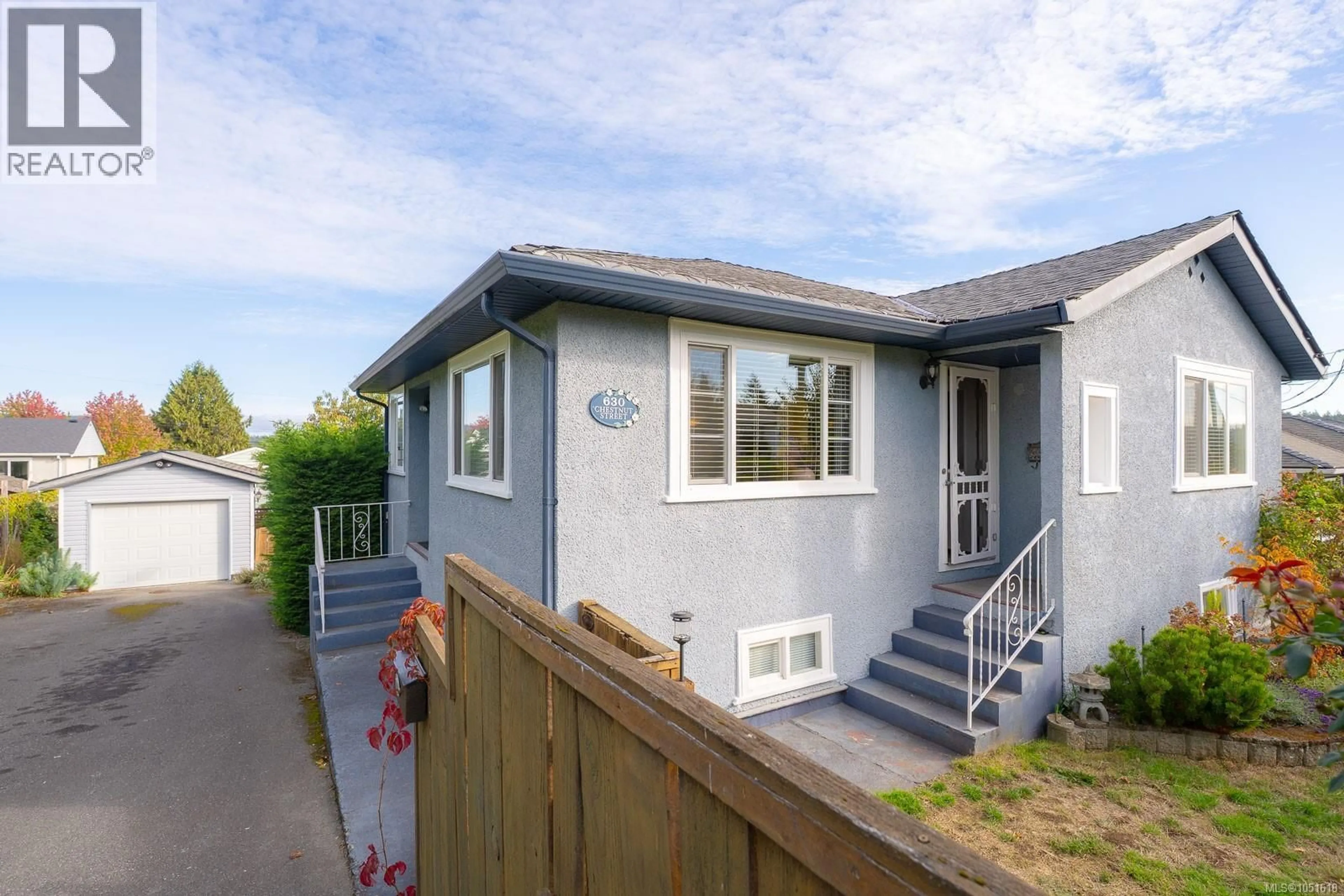 Home with vinyl exterior material, street for 630 CHESTNUT STREET, Nanaimo British Columbia V9S2L2