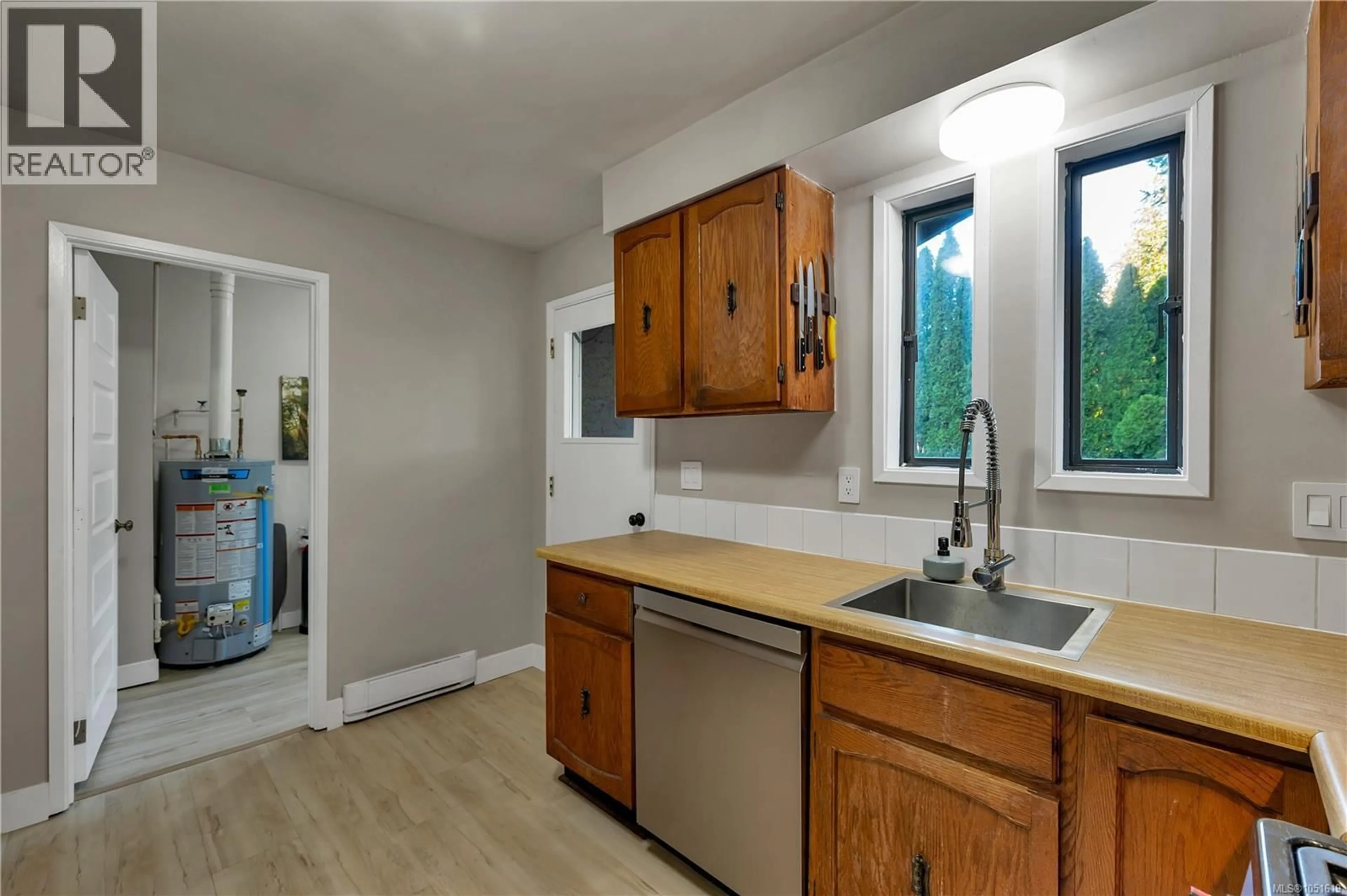 Standard kitchen, unknown for 756 KALMAR ROAD, Campbell River British Columbia V9W5S4