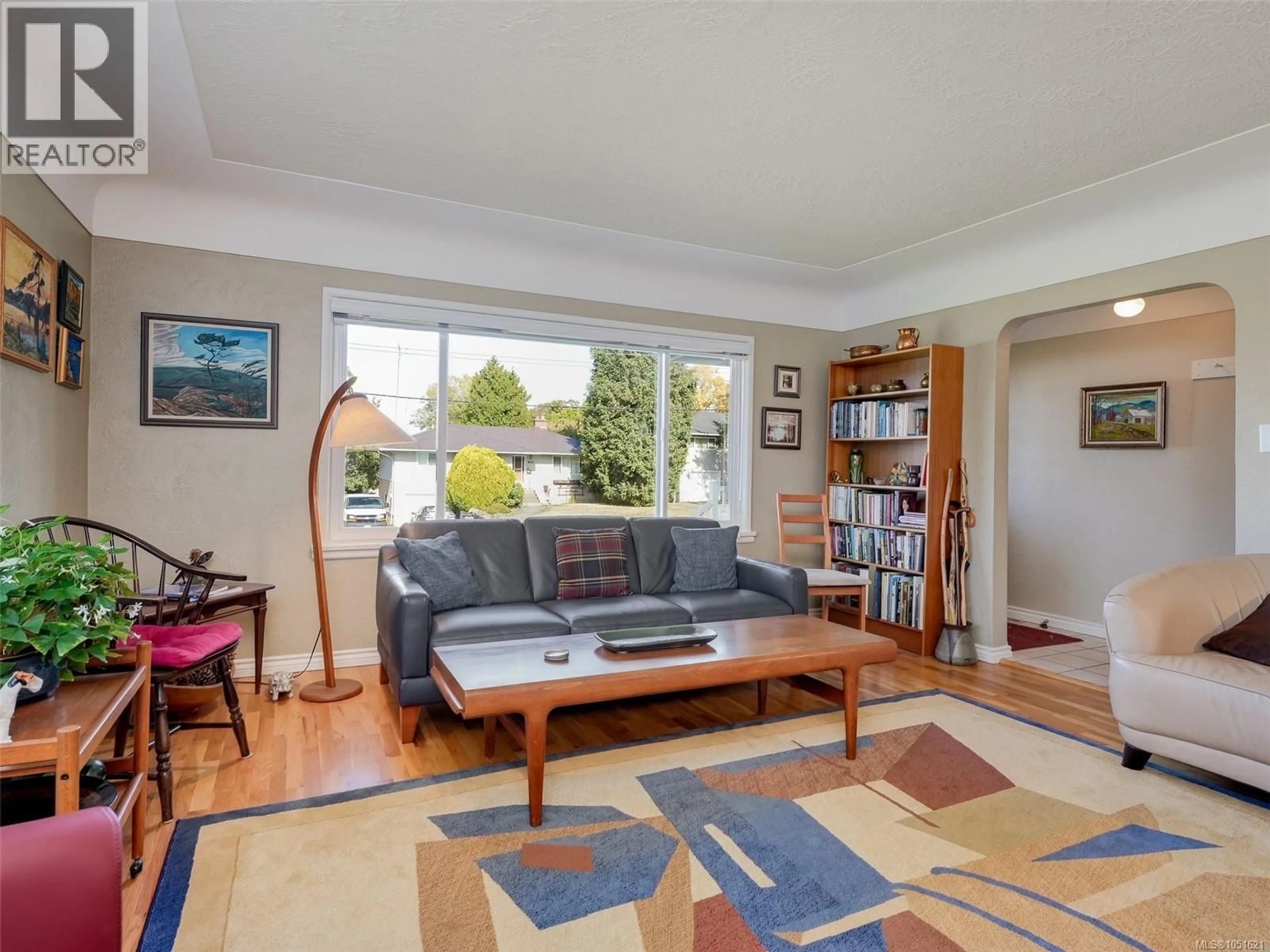 Living room with furniture, unknown for 1715 CEDAR AVENUE, Saanich British Columbia V8P1X1