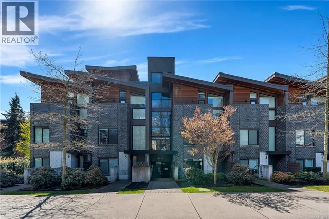 4 - 991 MCKENZIE AVENUE, Saanich 1