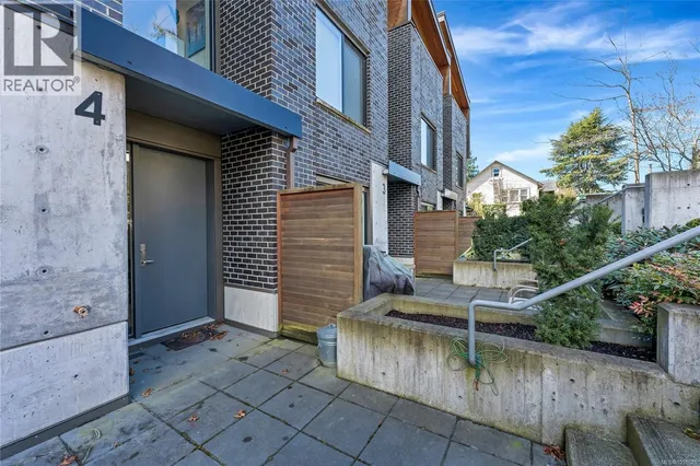 4 - 991 MCKENZIE AVENUE, Saanich 2
