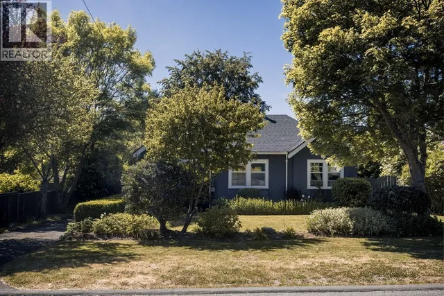 3110 FRECHETTE STREET, Saanich 3