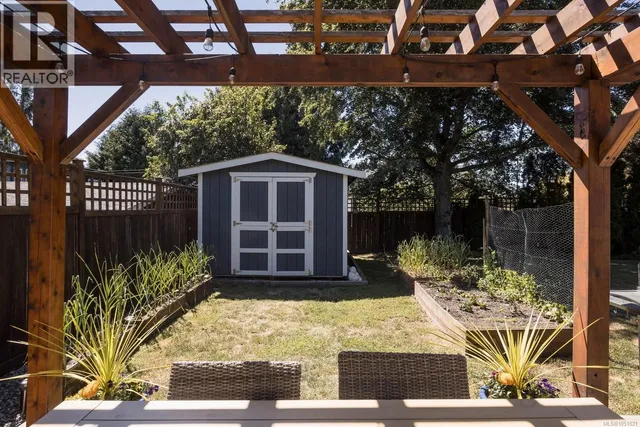 3110 FRECHETTE STREET, Saanich 5