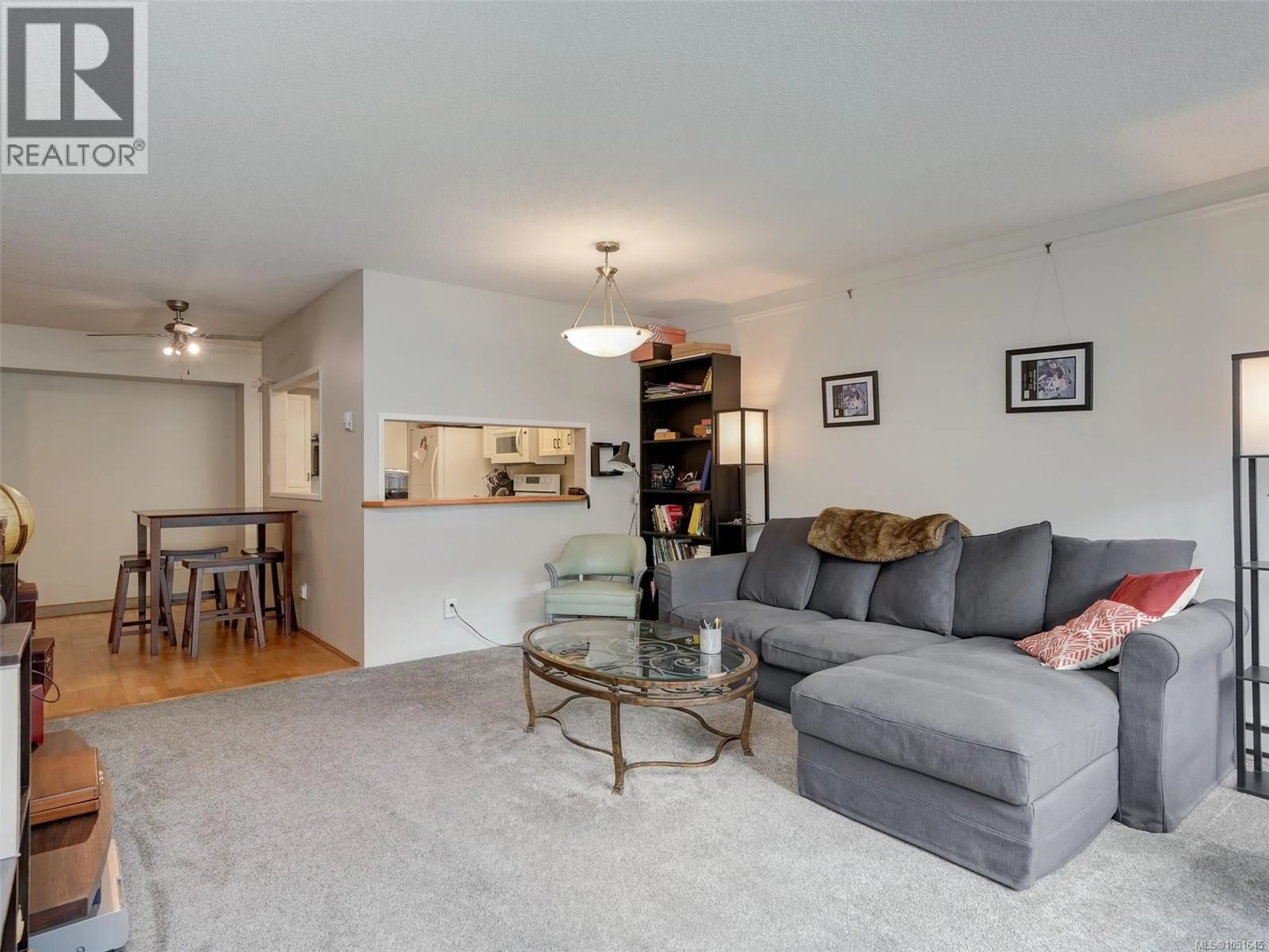 Living room with furniture, unknown for 203 - 3260 QUADRA STREET, Saanich British Columbia V8X1G2