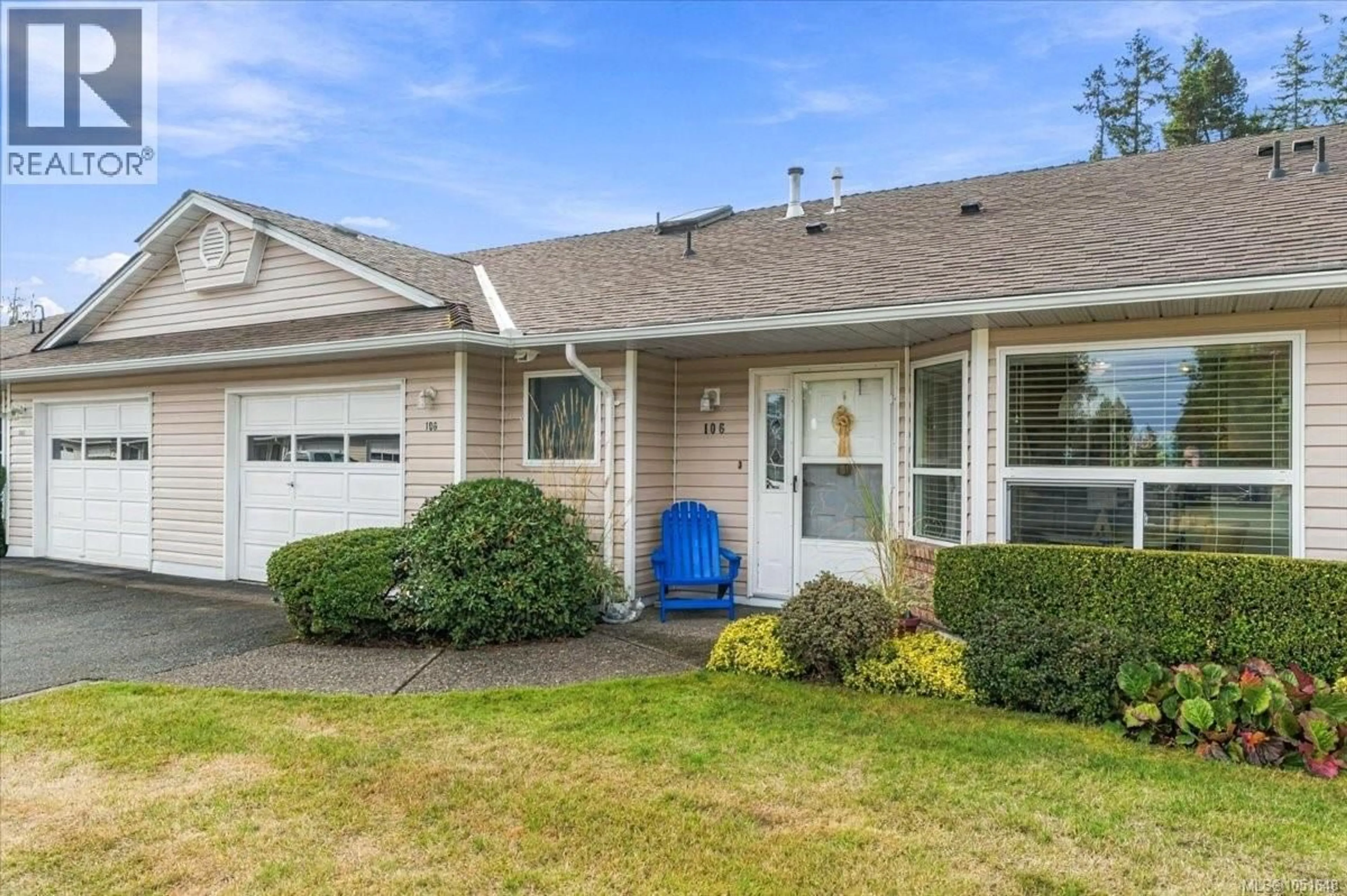 Home with vinyl exterior material, street for 106 - 240 STANFORD AVENUE EAST, Parksville British Columbia V9P2K8