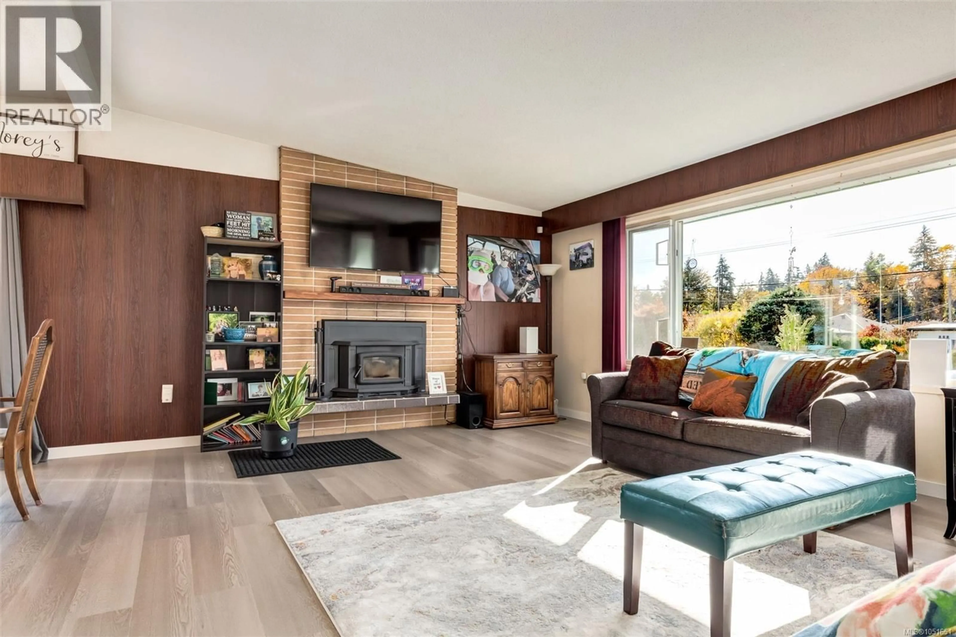 Living room with furniture, unknown for 2895 JOSEPHINE STREET, Chemainus British Columbia V0R1K3