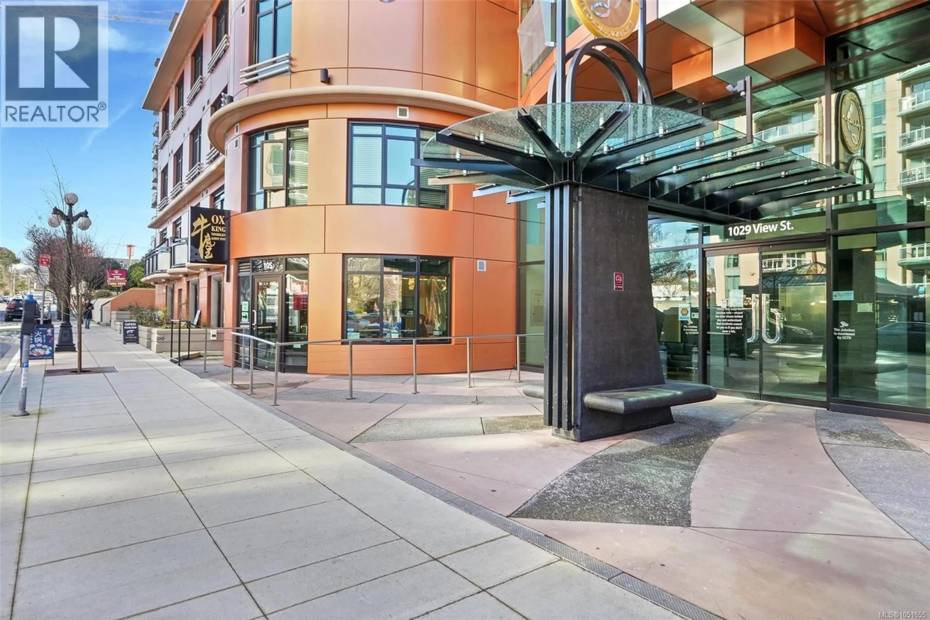 Indoor foyer for 610 - 1029 VIEW STREET, Victoria British Columbia V8V0C9
