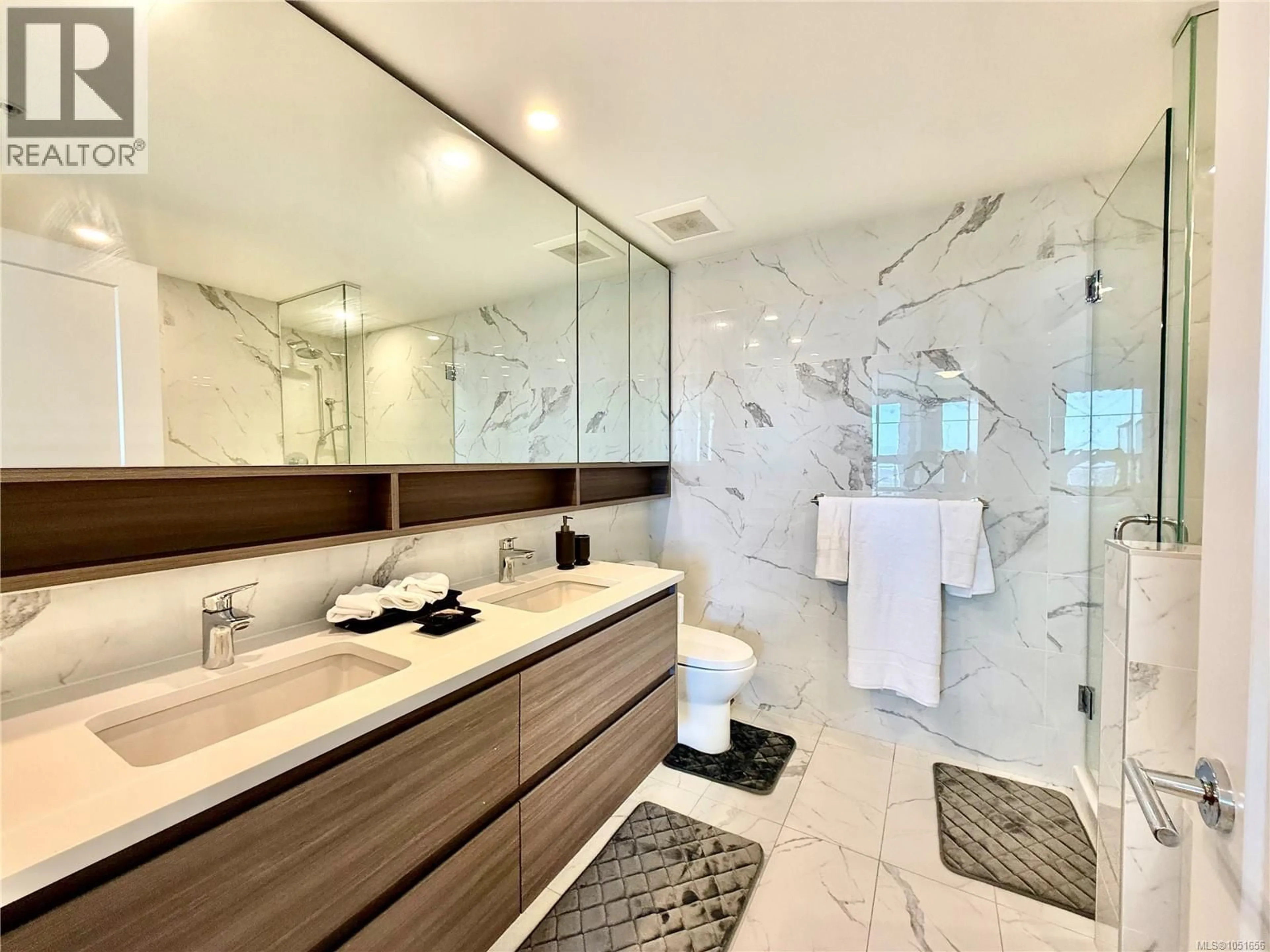 Contemporary bathroom, ceramic/tile floor for 2405 - 777 HERALD STREET, Victoria British Columbia V8T0C7