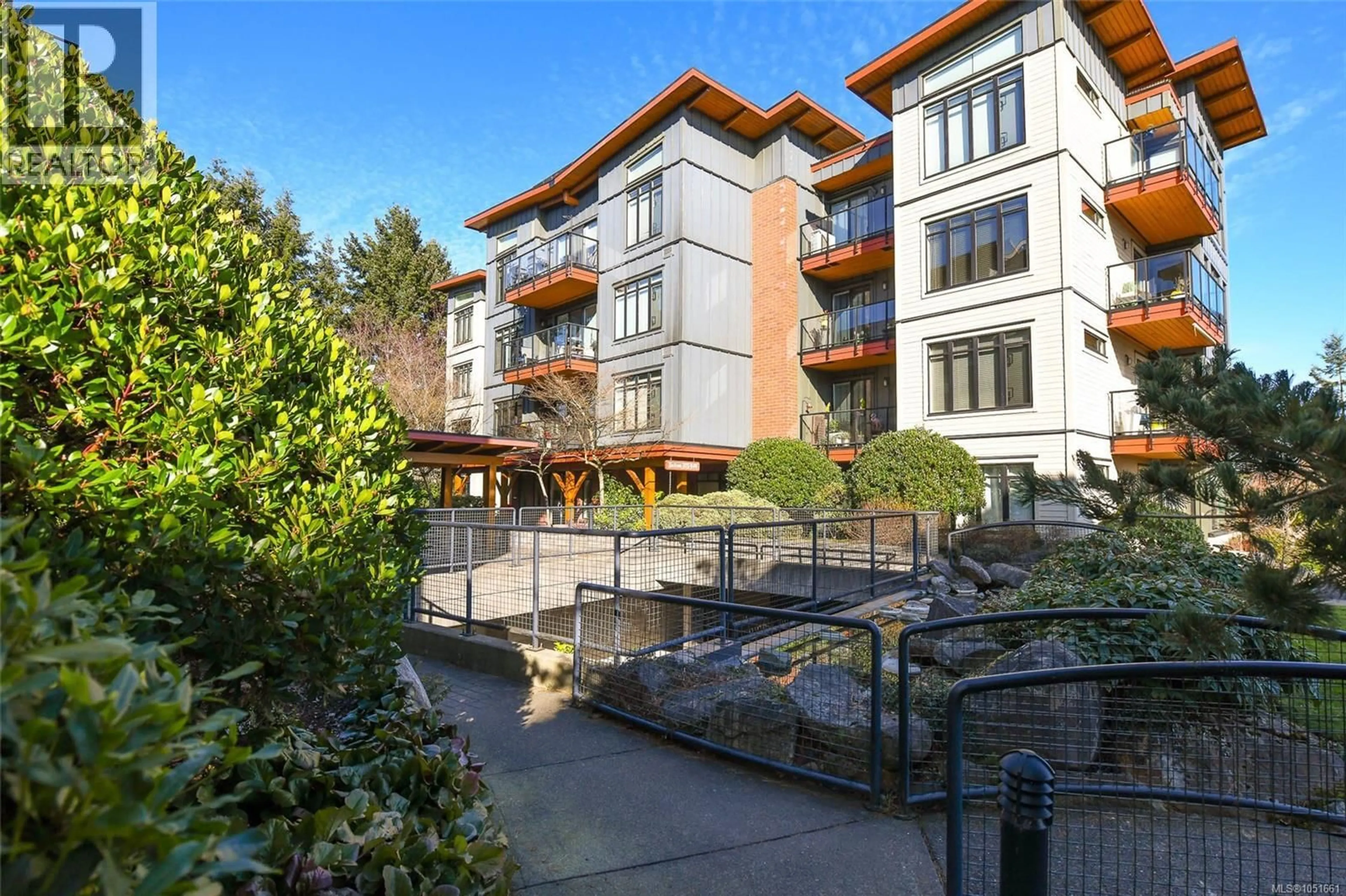 Patio, building for 327 - 2300 MANSFIELD DRIVE, Courtenay British Columbia V9N3S3