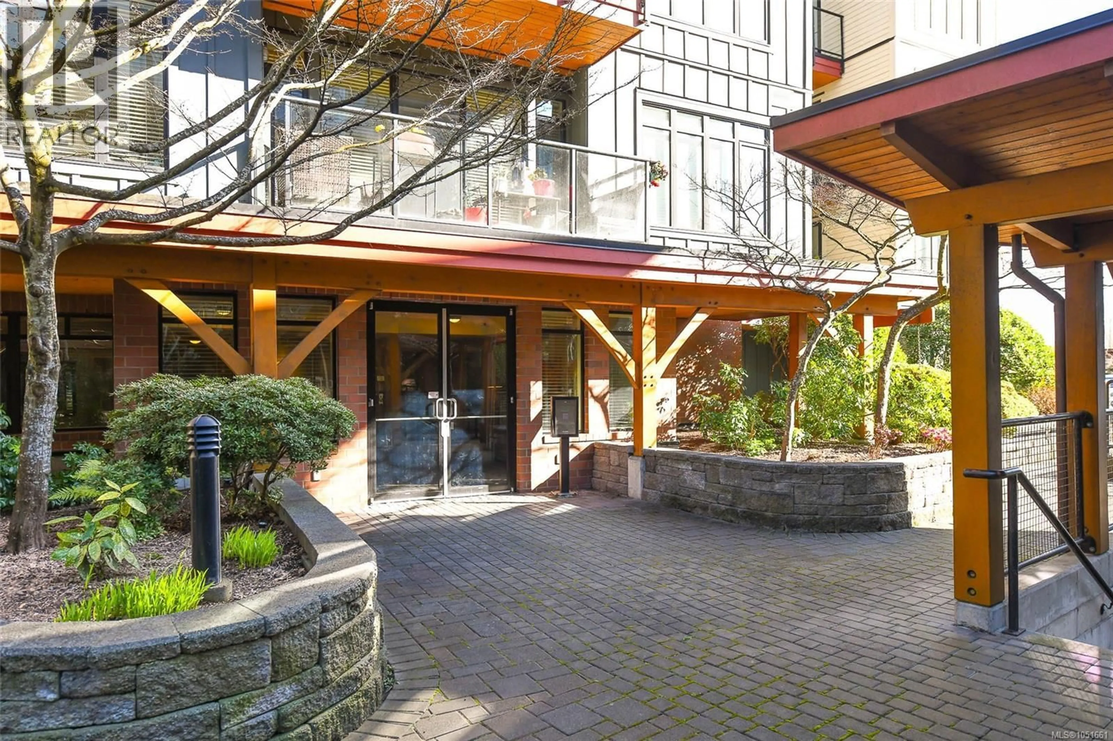 Patio, building for 327 - 2300 MANSFIELD DRIVE, Courtenay British Columbia V9N3S3