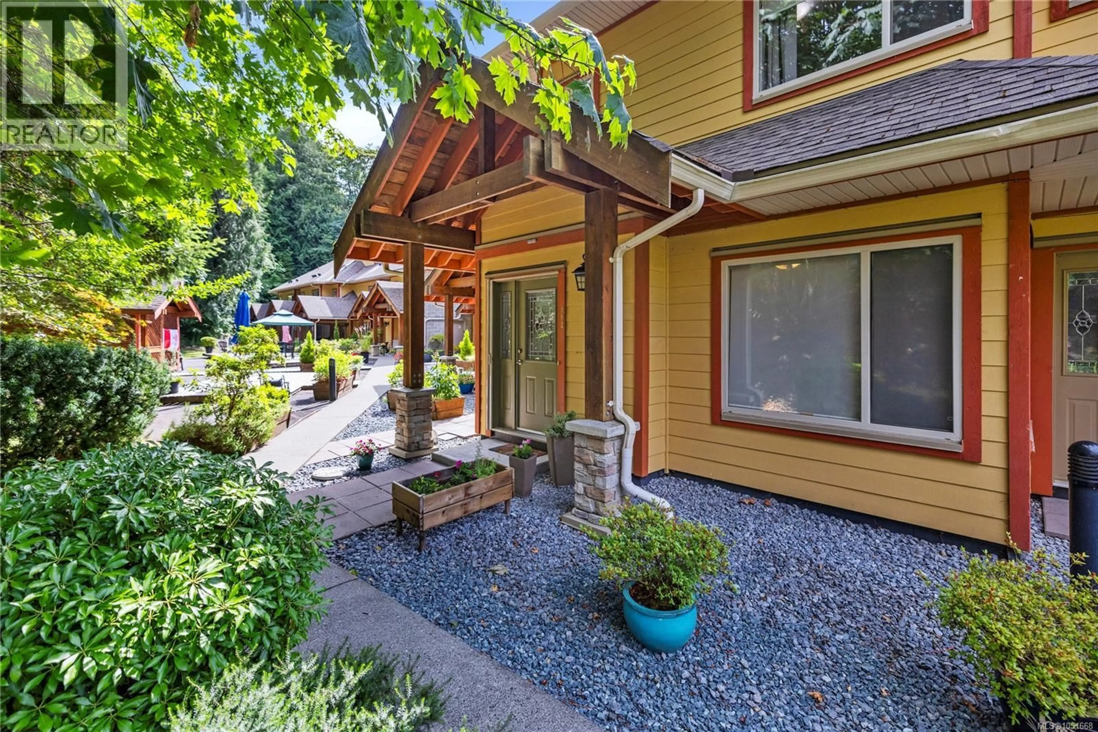 Patio, street for 302 - 1244 4TH AVENUE, Ladysmith British Columbia V9G0A6