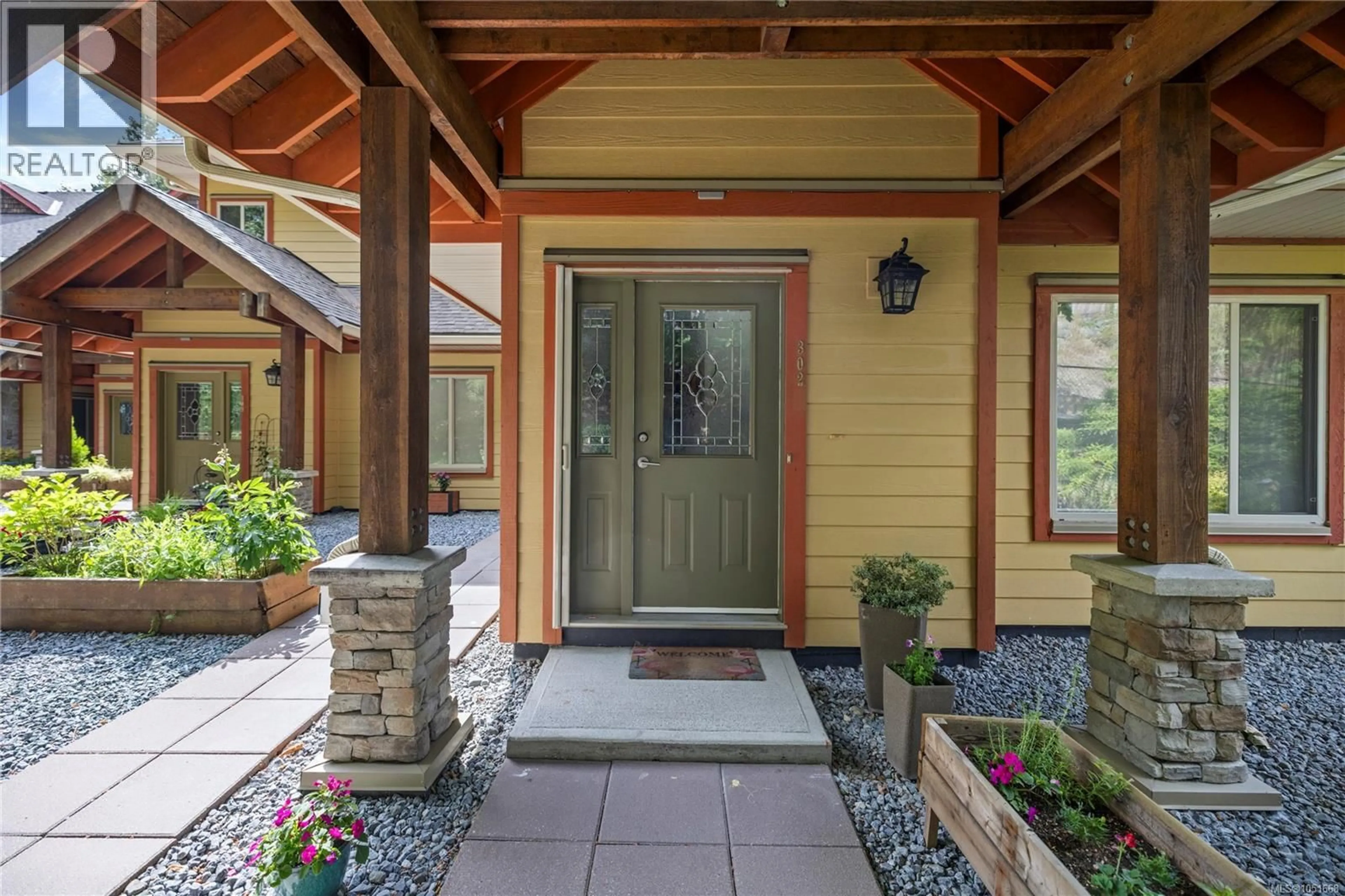 Indoor entryway for 302 - 1244 4TH AVENUE, Ladysmith British Columbia V9G0A6