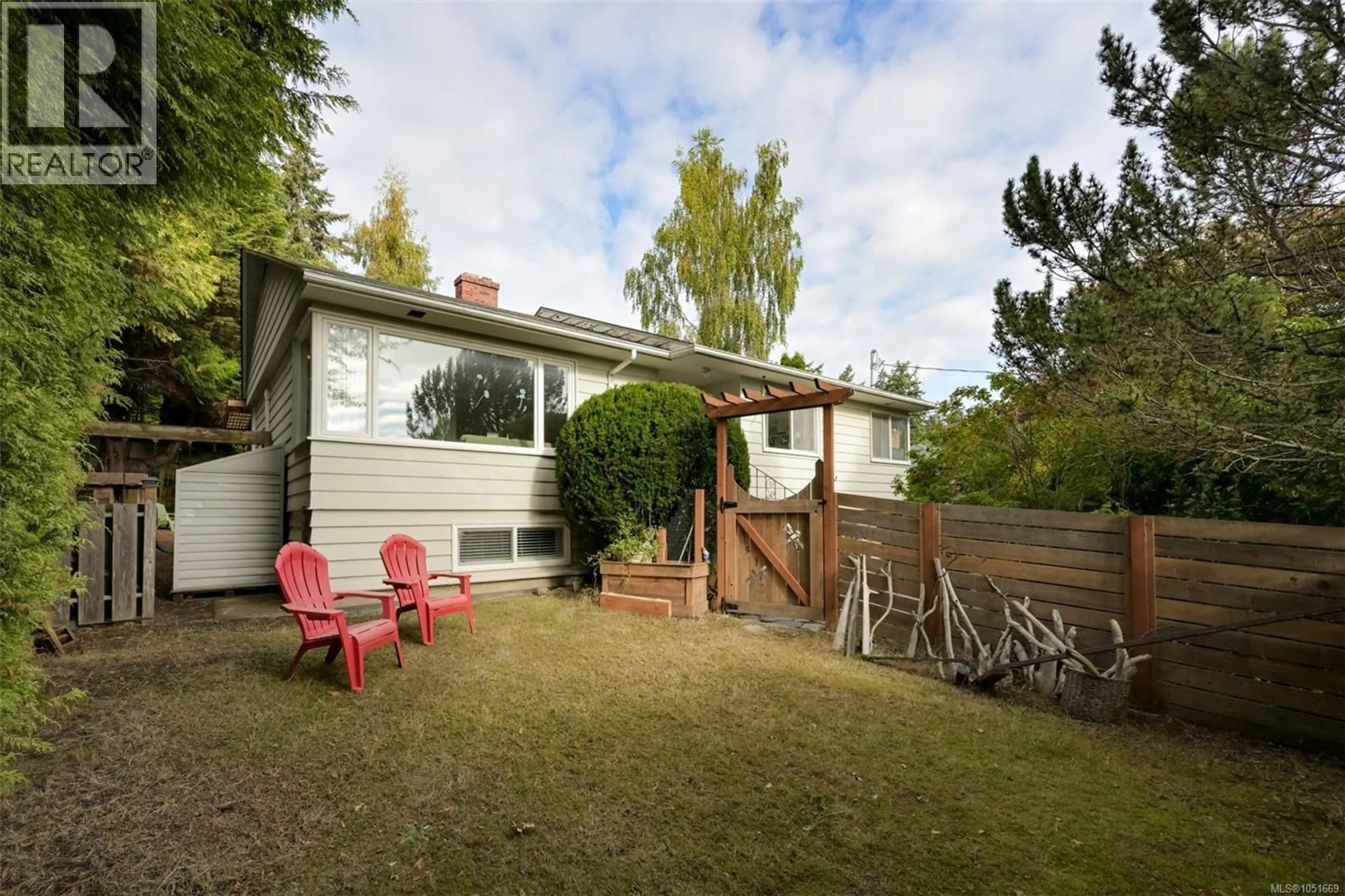 Patio, unknown for 3832 PITCOMBE PLACE, Saanich British Columbia V8N4B9