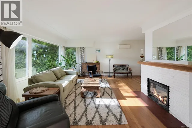 3832 PITCOMBE PLACE, Saanich 3