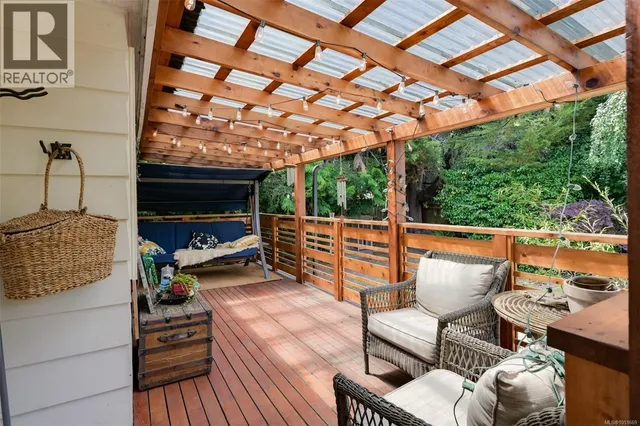 3832 PITCOMBE PLACE, Saanich 4