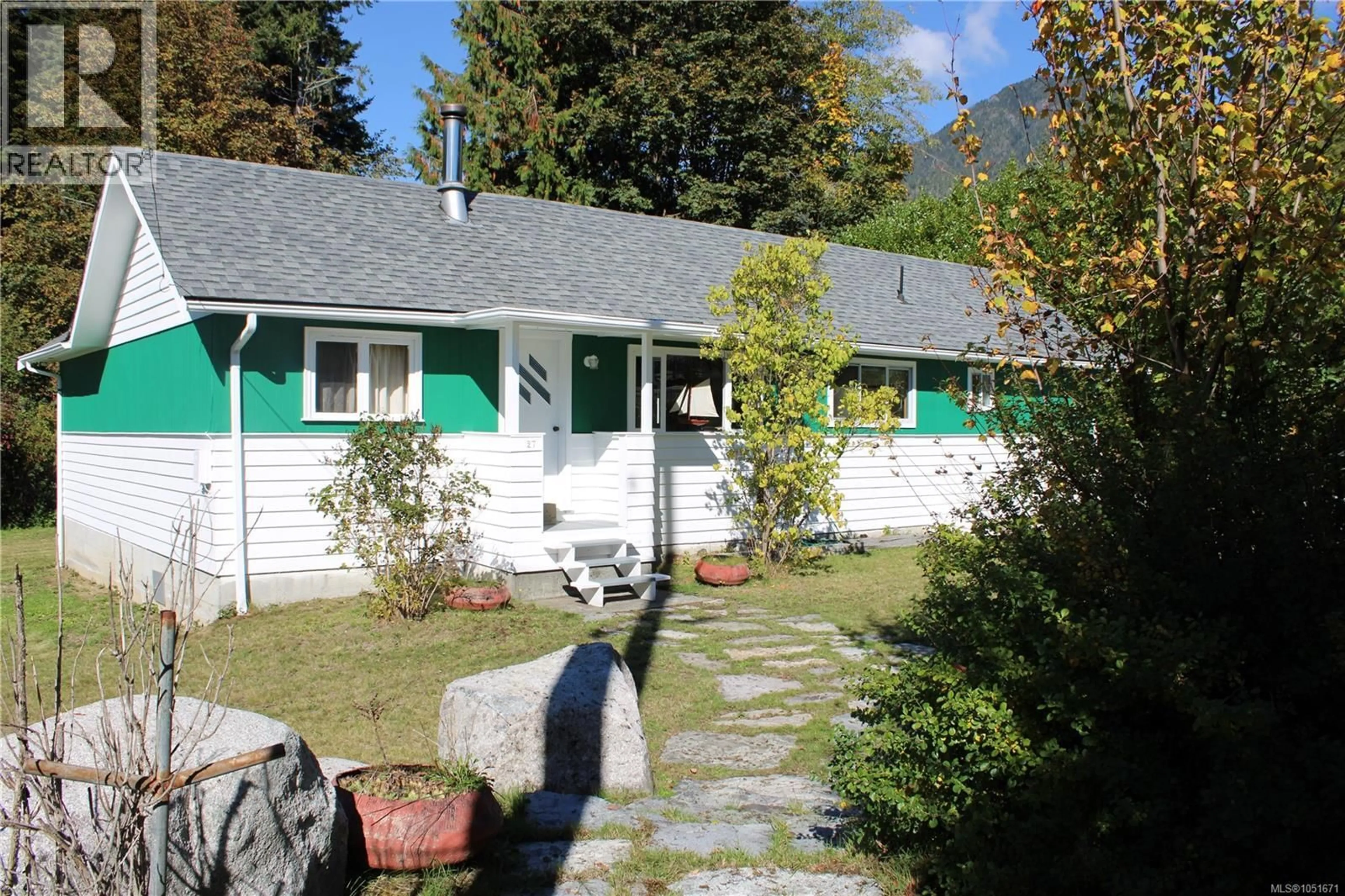 Patio, street for 27 CAIN DRIVE, Woss British Columbia V0N3P0