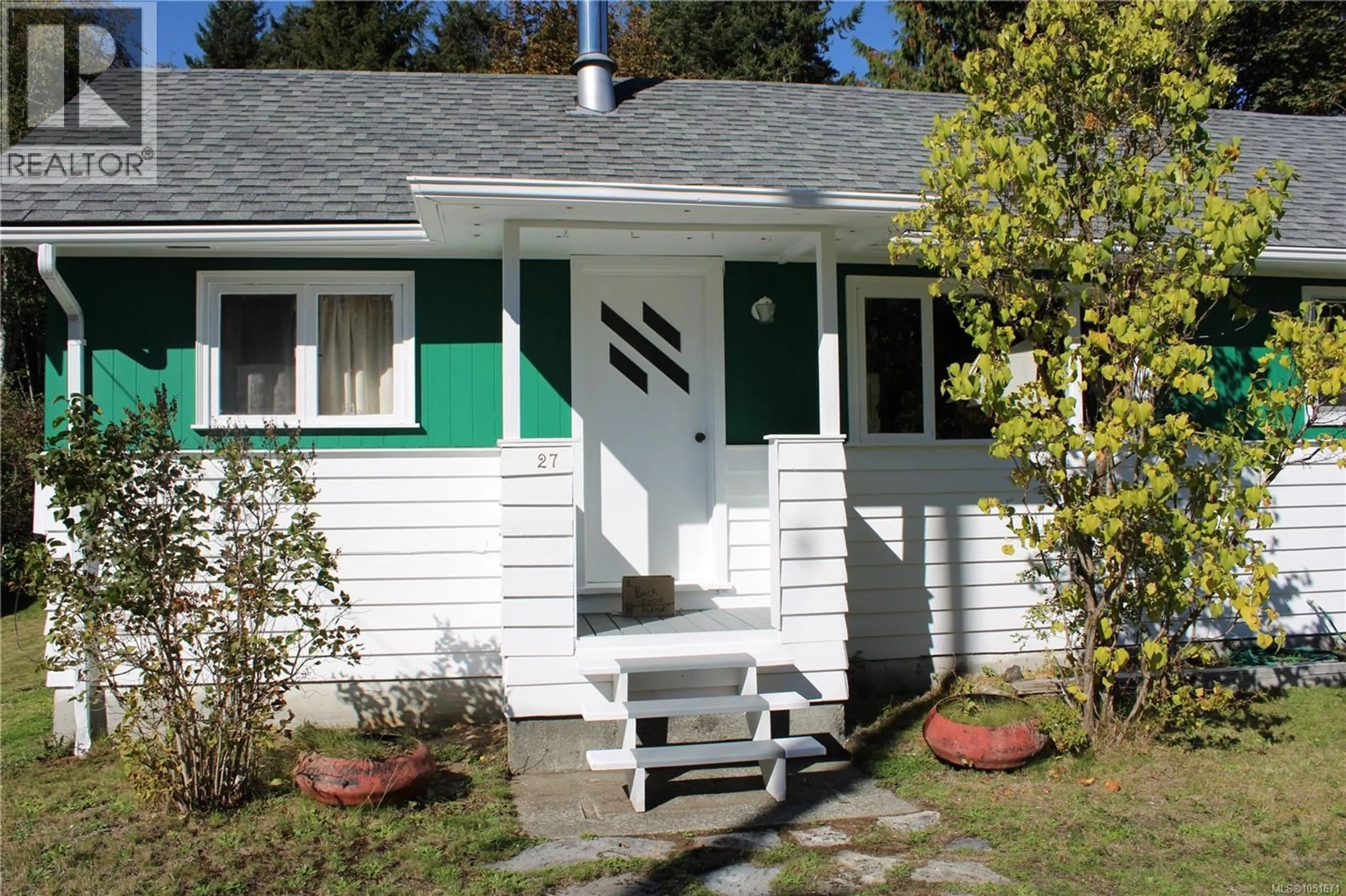 Patio, street for 27 CAIN DRIVE, Woss British Columbia V0N3P0