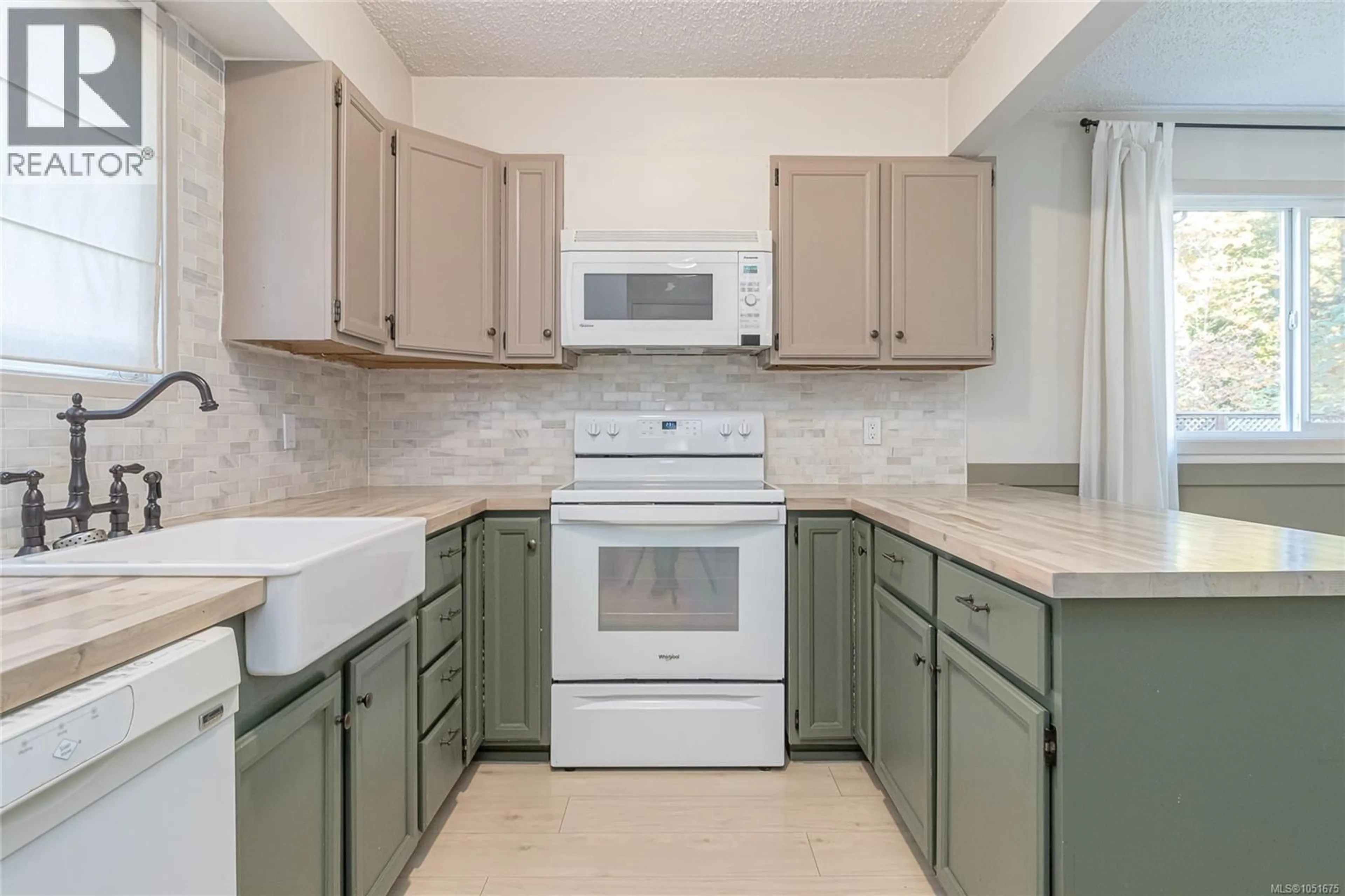 Standard kitchen, ceramic/tile floor for 30 - 3025 COWICHAN LAKE ROAD, Duncan British Columbia V9L4B5