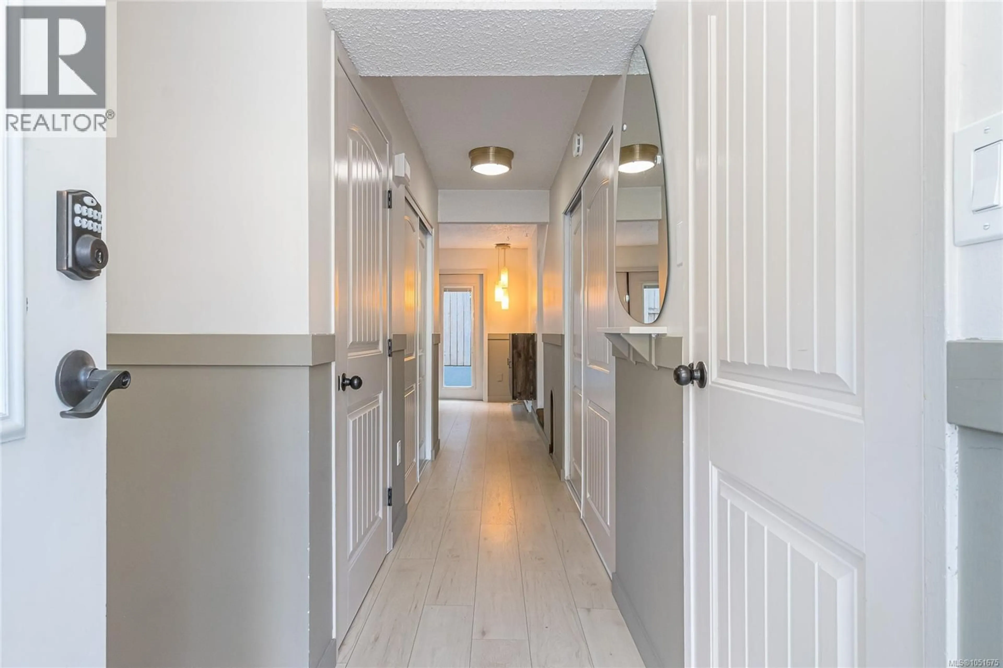 Indoor foyer for 30 - 3025 COWICHAN LAKE ROAD, Duncan British Columbia V9L4B5