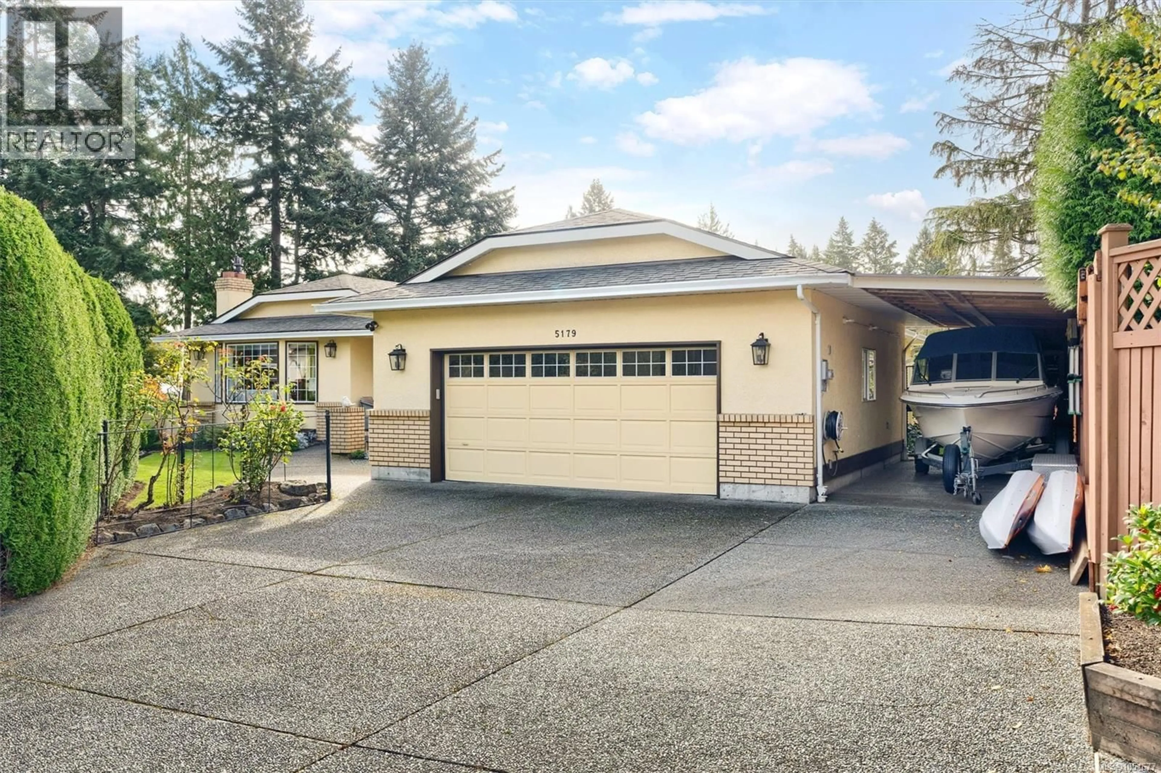 Home with vinyl exterior material, street for 5179 DEL MONTE AVENUE, Saanich British Columbia V8Y1X3