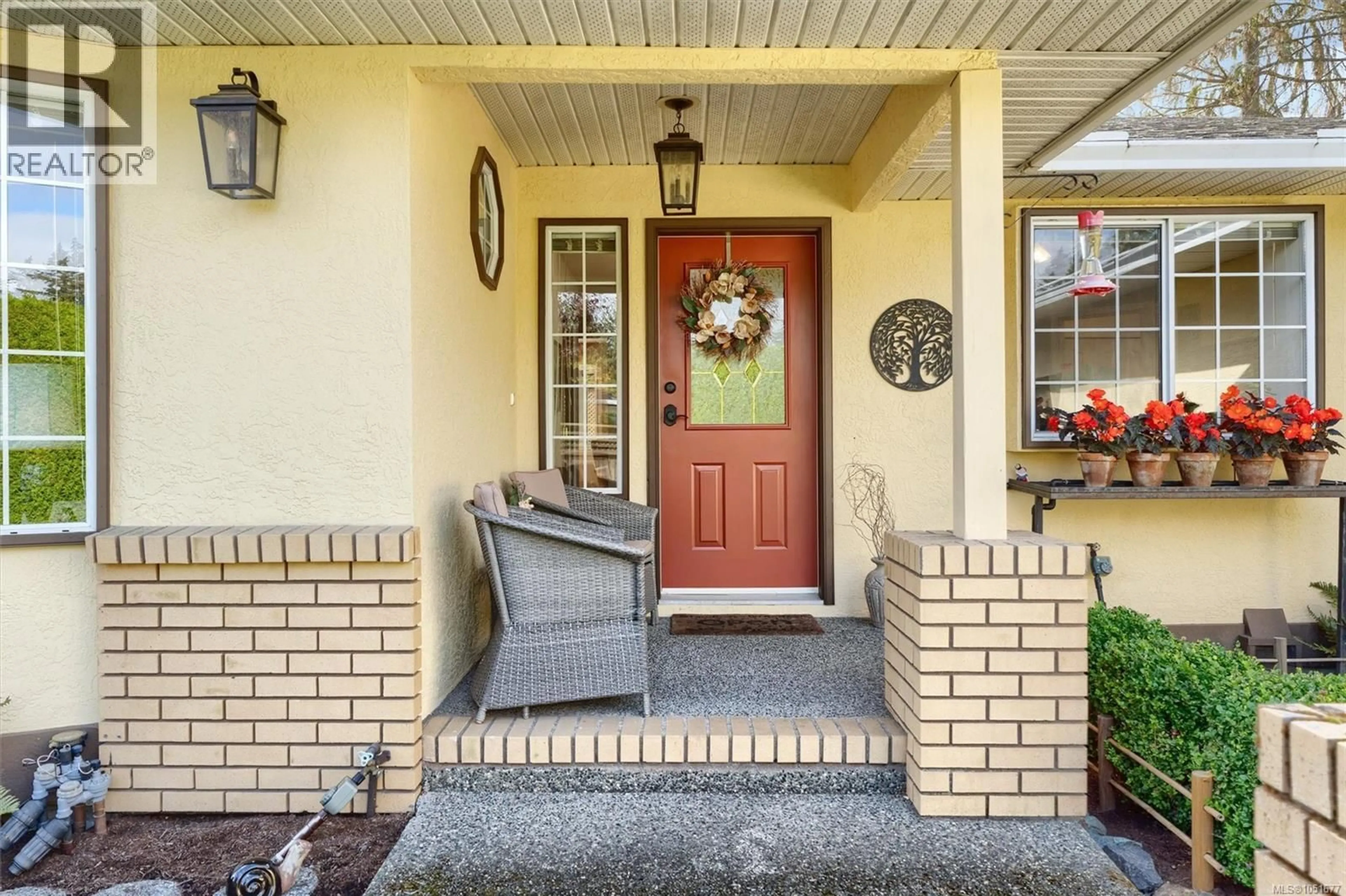 Indoor entryway for 5179 DEL MONTE AVENUE, Saanich British Columbia V8Y1X3