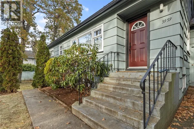 3959 CEDAR HILL CROSS ROAD, Saanich 2
