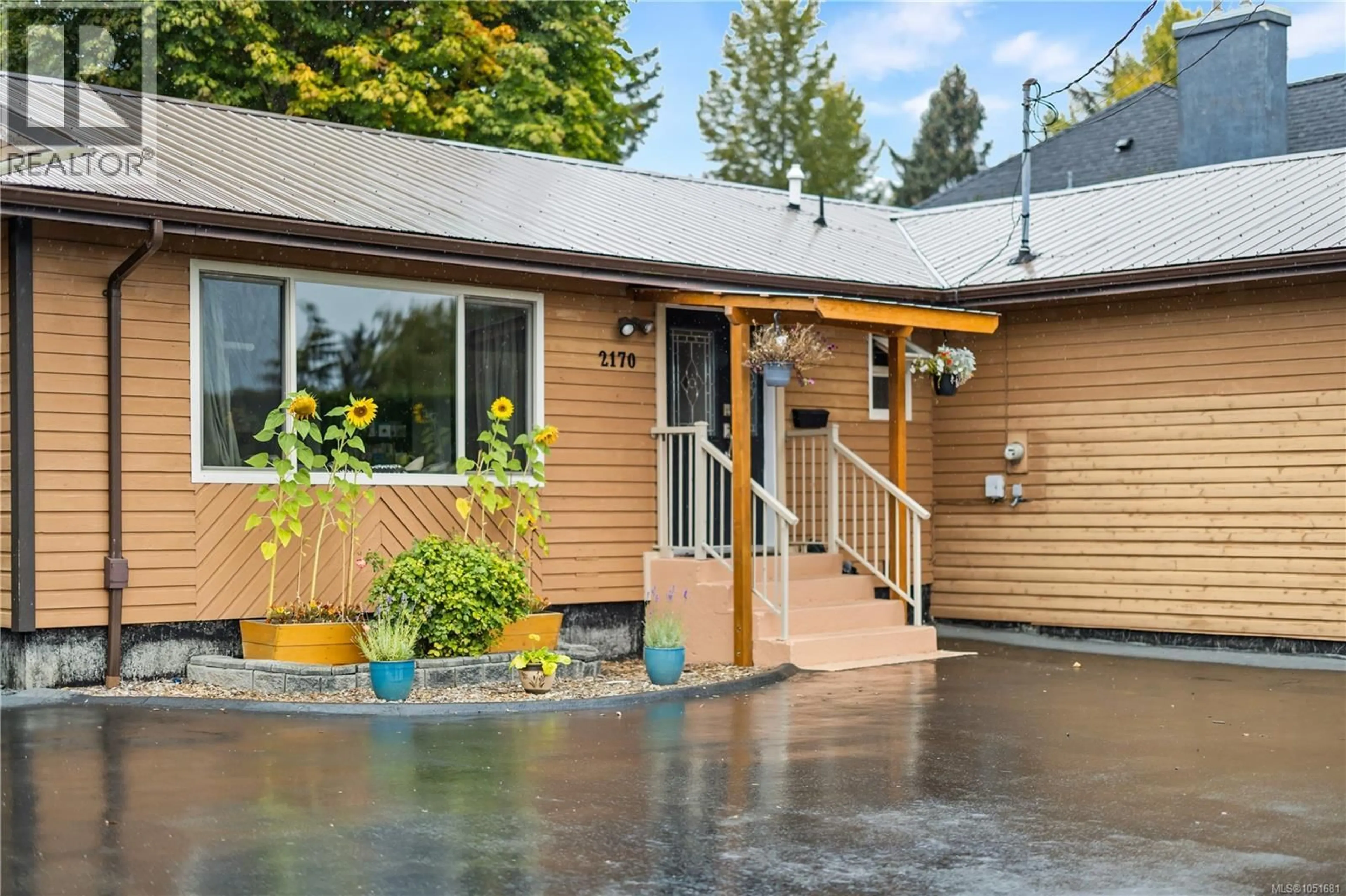 Patio, mountain view for 2170 ALDER STREET SOUTH, Campbell River British Columbia V9W1M6