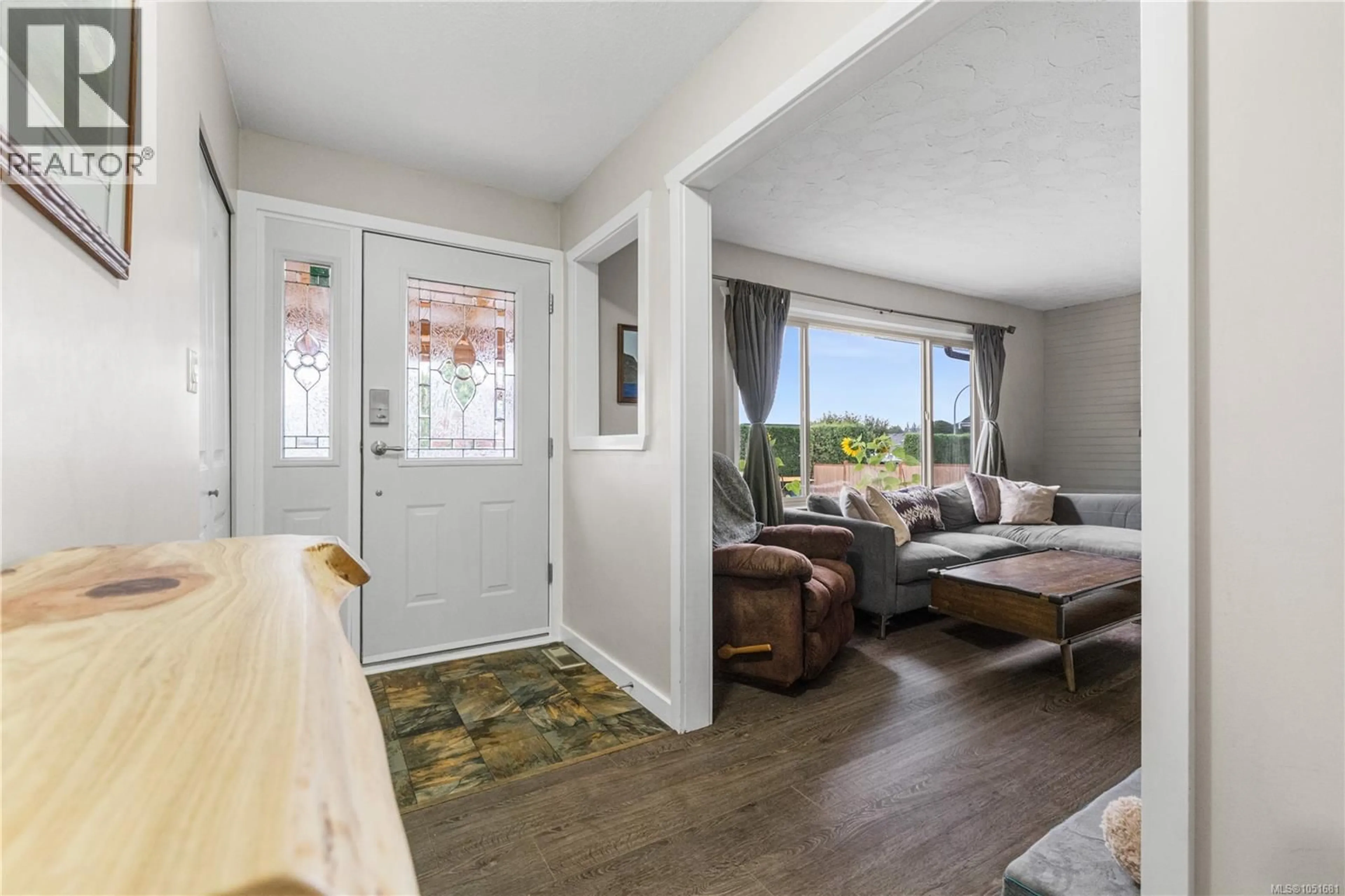 Living room with furniture, unknown for 2170 ALDER STREET SOUTH, Campbell River British Columbia V9W1M6