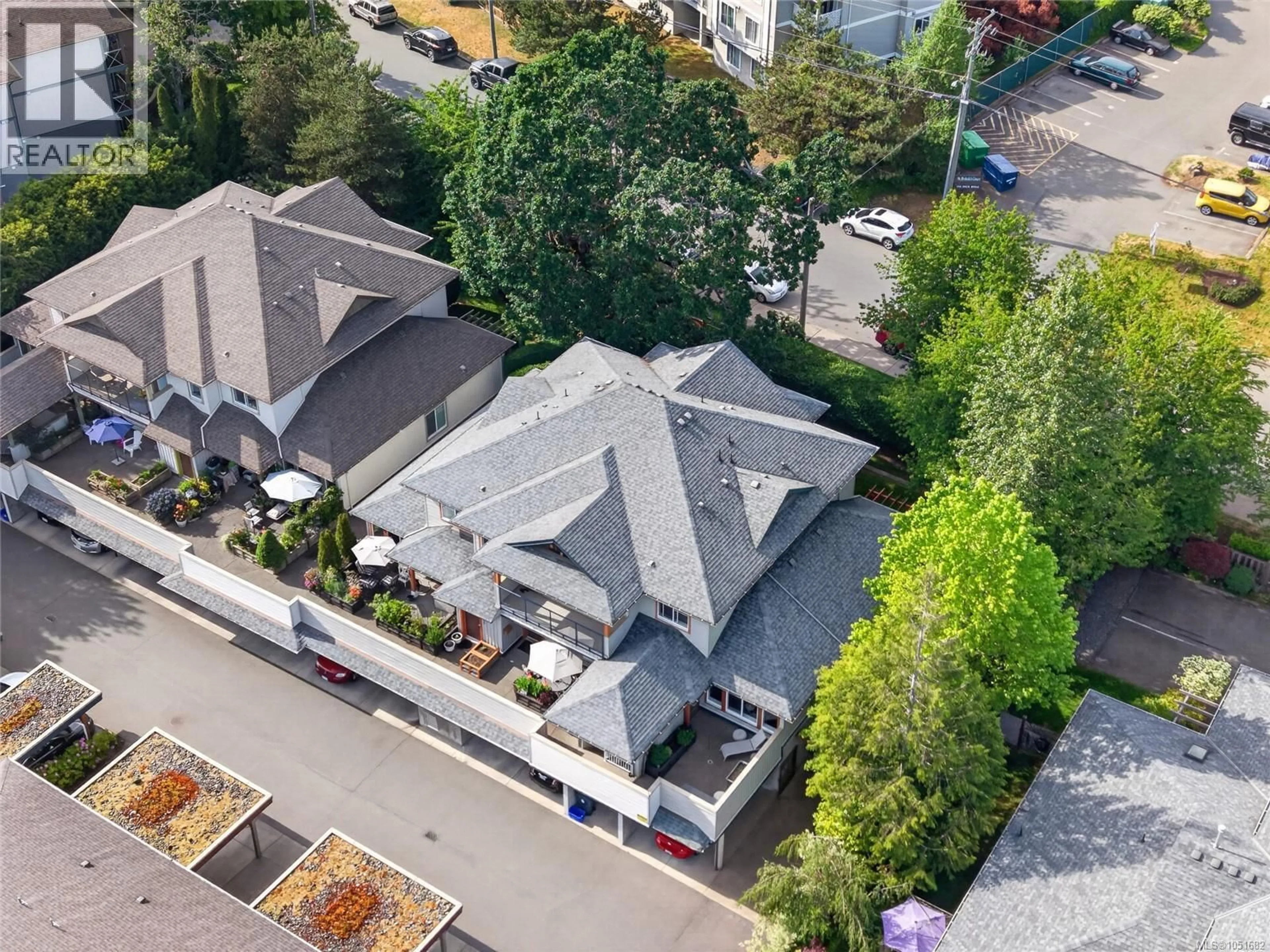 A pic from outside/outdoor area/front of a property/back of a property/a pic from drone, street for 413 - 930 BRAIDWOOD ROAD, Courtenay British Columbia V9N3R9
