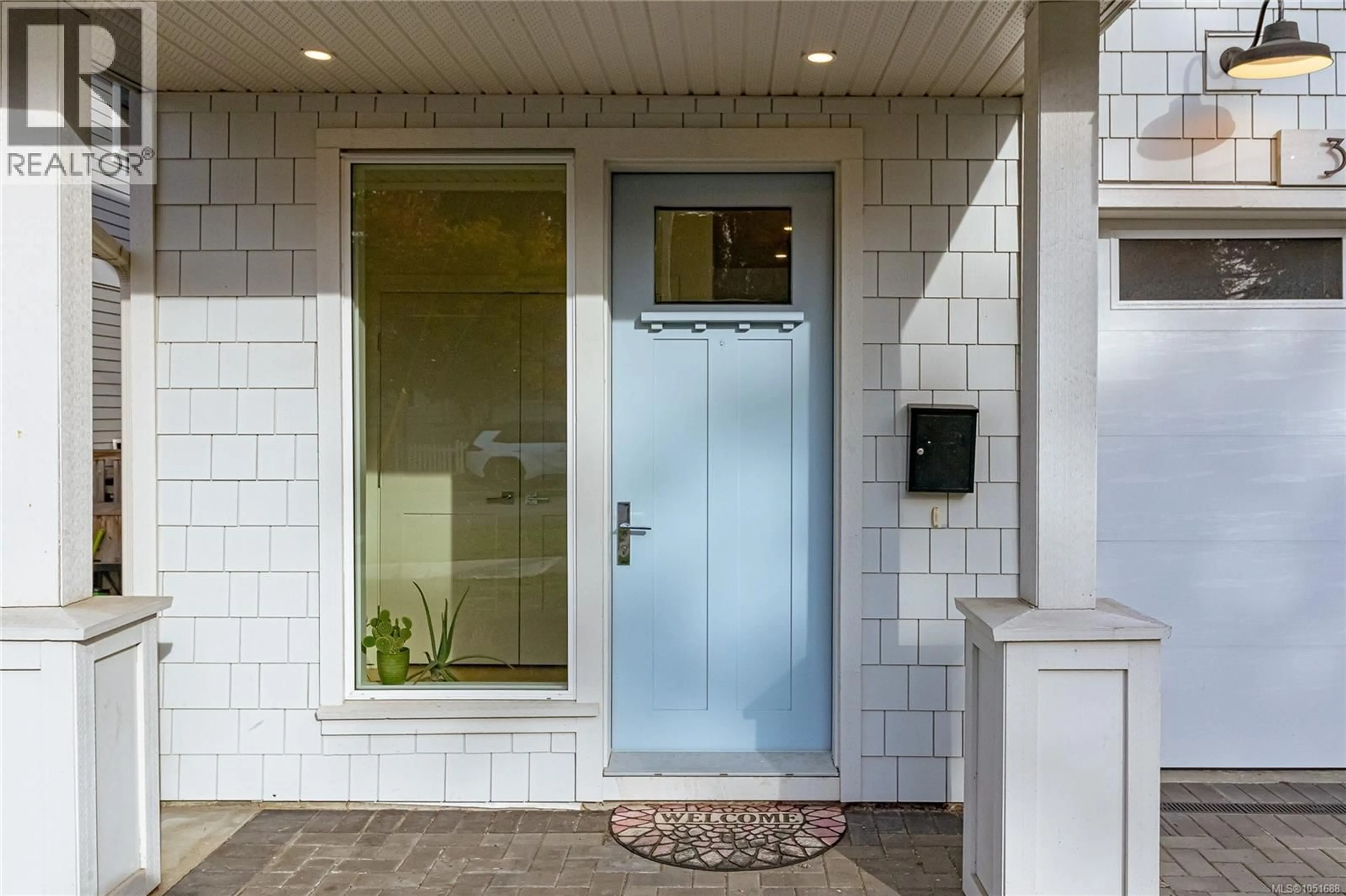 Indoor entryway for 3197 FIFTH STREET, Victoria British Columbia V8X1E8