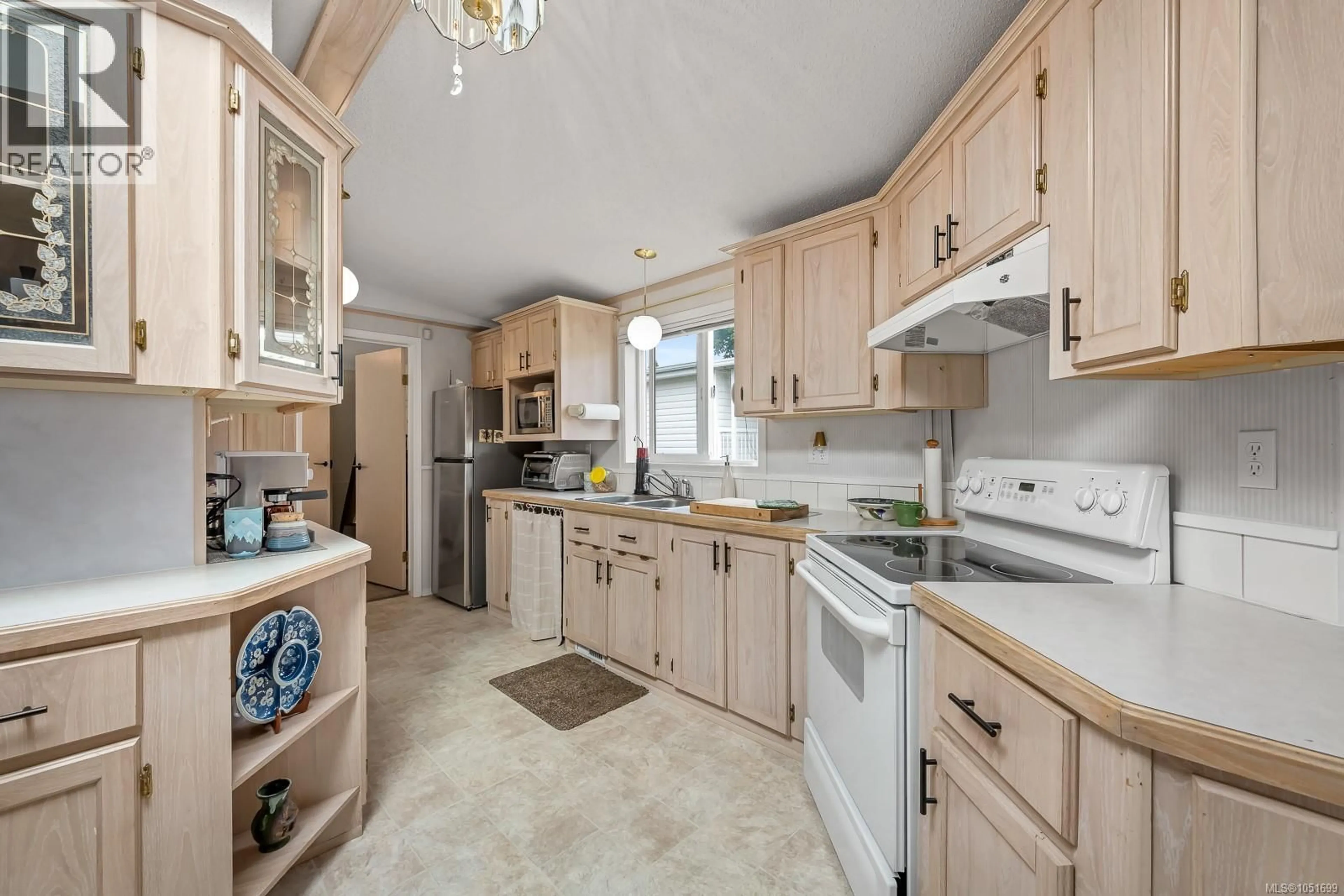 Standard kitchen, ceramic/tile floor for 11 - 4714 MUIR ROAD, Courtenay British Columbia V9N8Z4