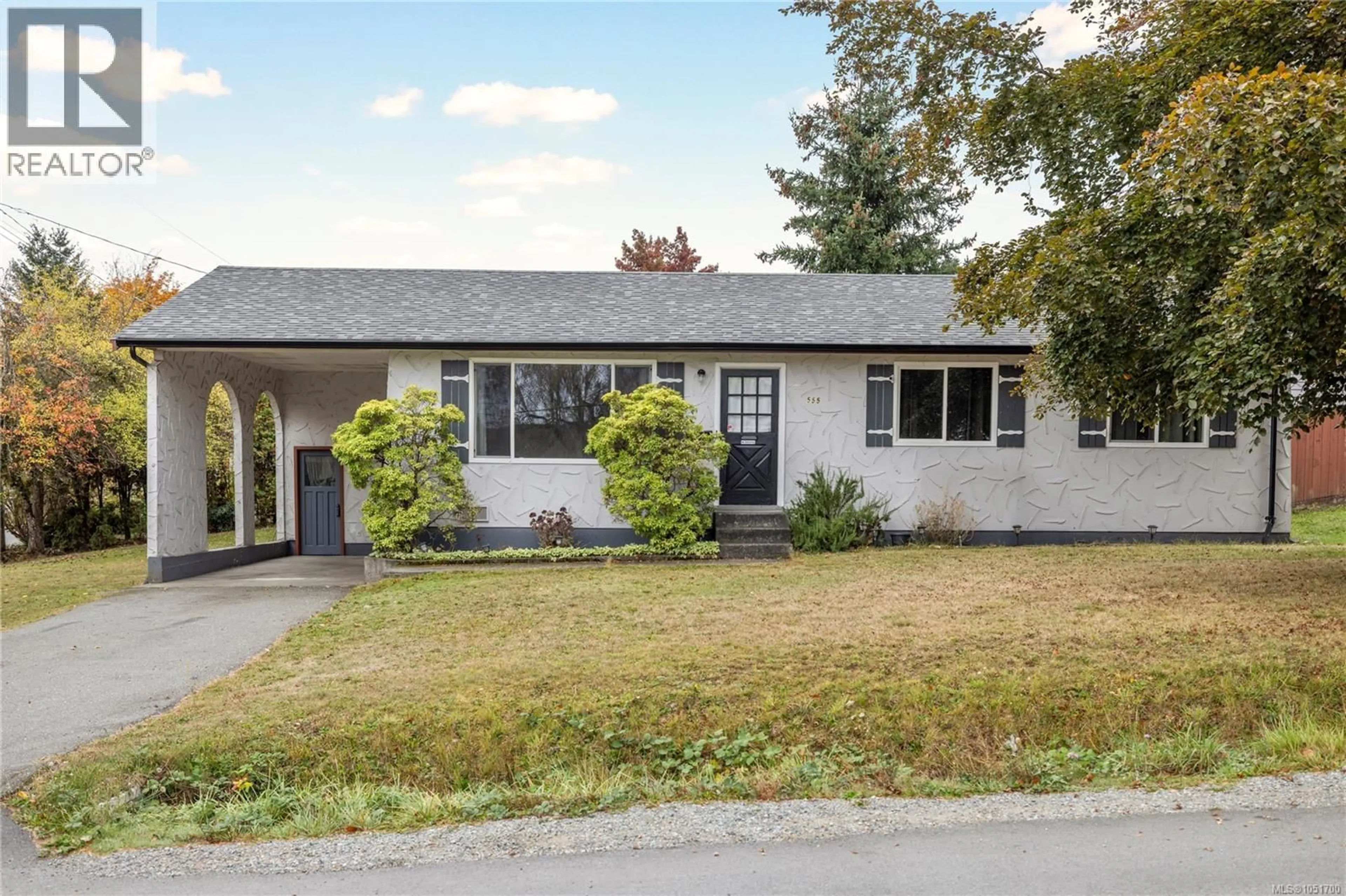 Home with vinyl exterior material, street for 555 WEBER STREET, Nanaimo British Columbia V9R5P9