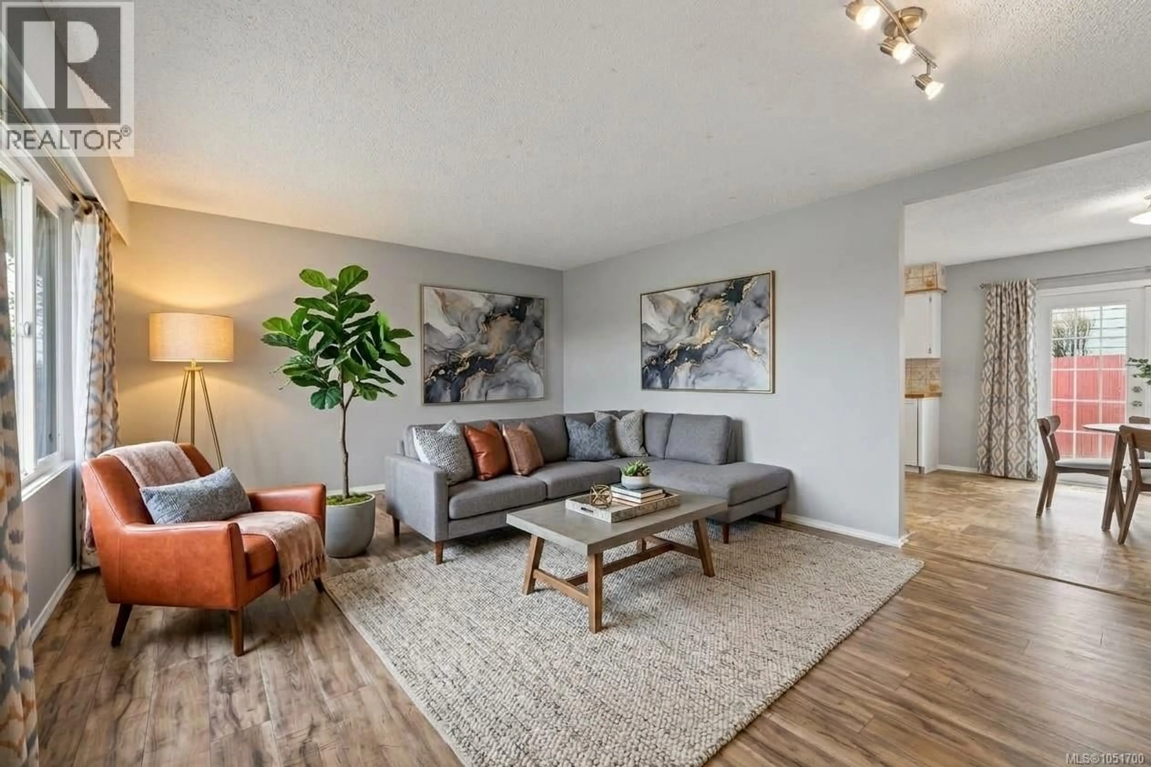 Living room with furniture, wood/laminate floor for 555 WEBER STREET, Nanaimo British Columbia V9R5P9