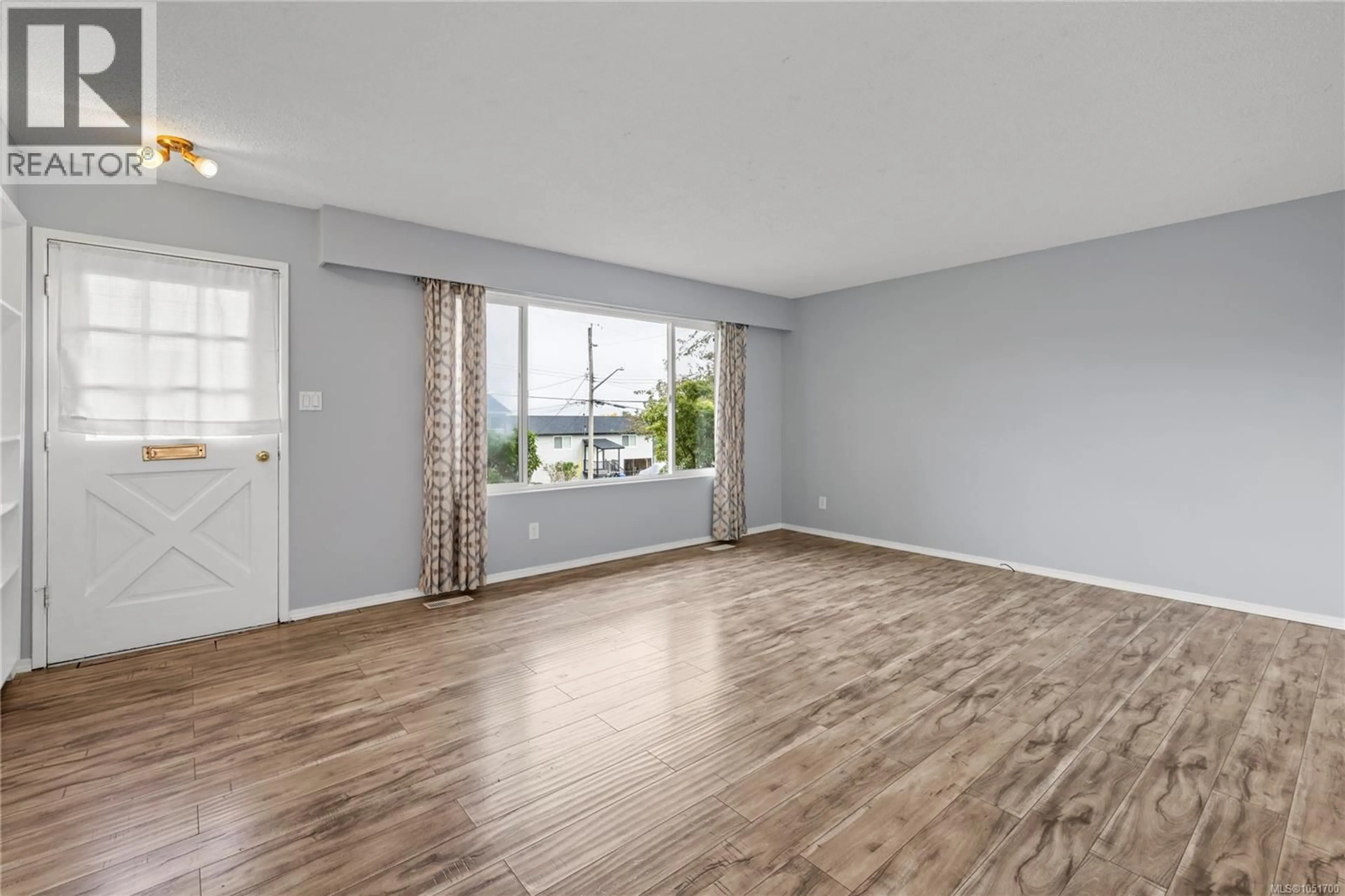 Unknown for 555 WEBER STREET, Nanaimo British Columbia V9R5P9