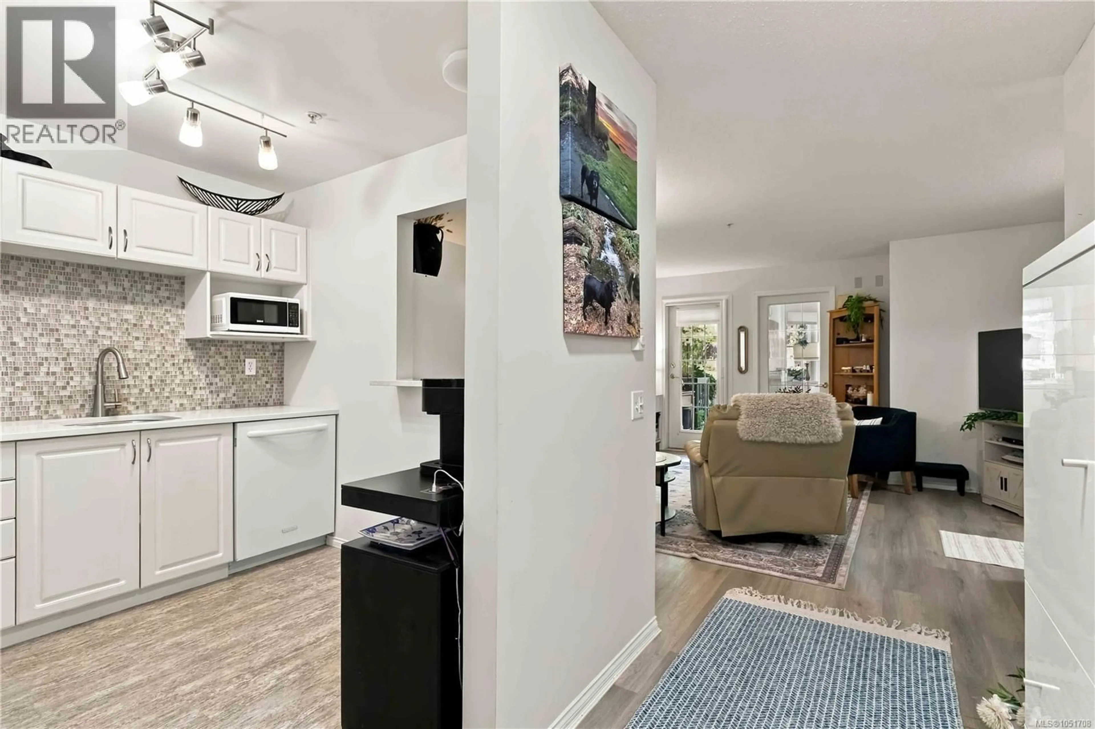 Open concept kitchen, unknown for 105 - 290 ISLAND HIGHWAY, View Royal British Columbia V9B1G5