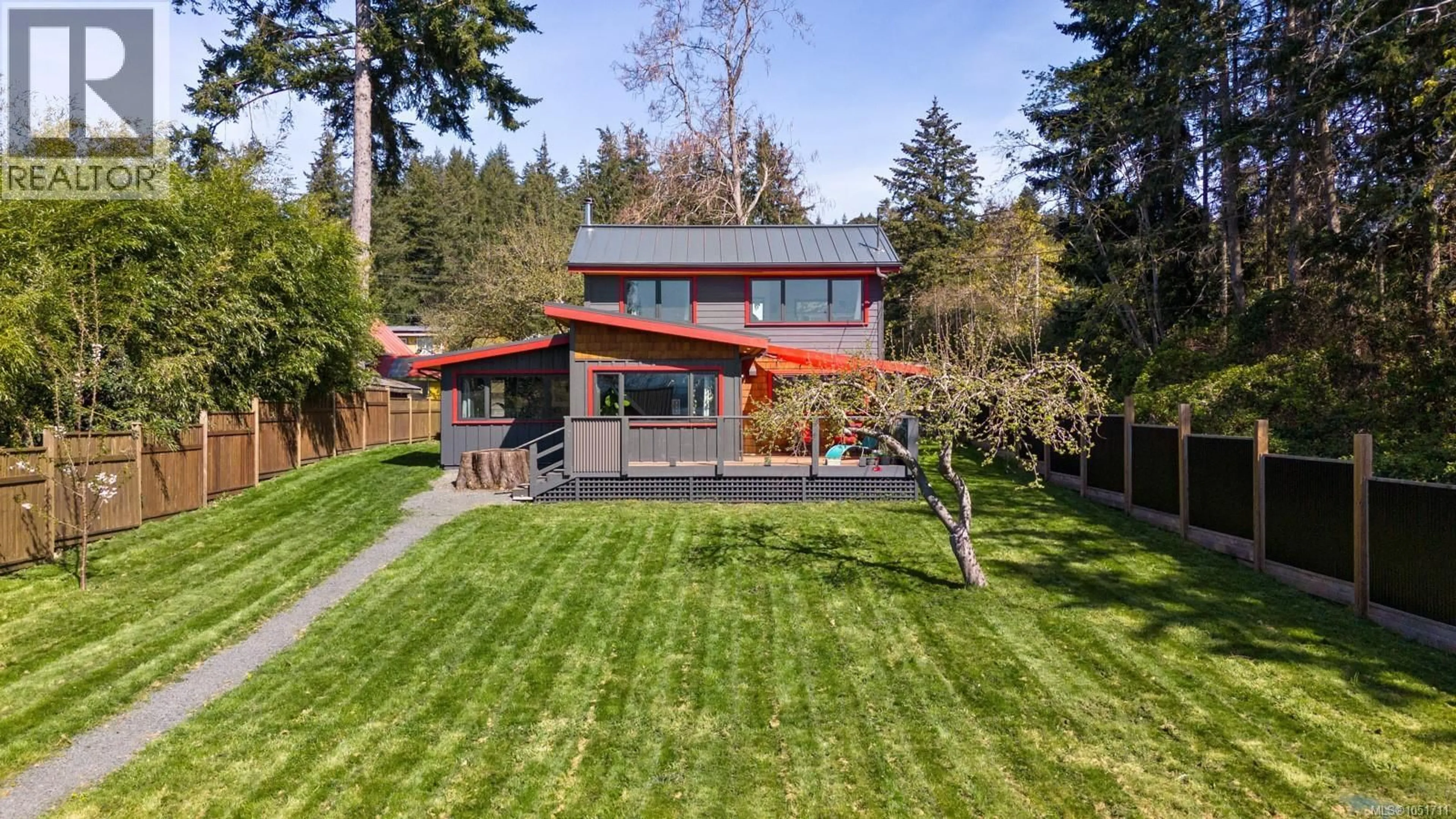 A pic from outside/outdoor area/front of a property/back of a property/a pic from drone, unknown for 1304 MIDDEN ROAD, Comox British Columbia V9M2R6