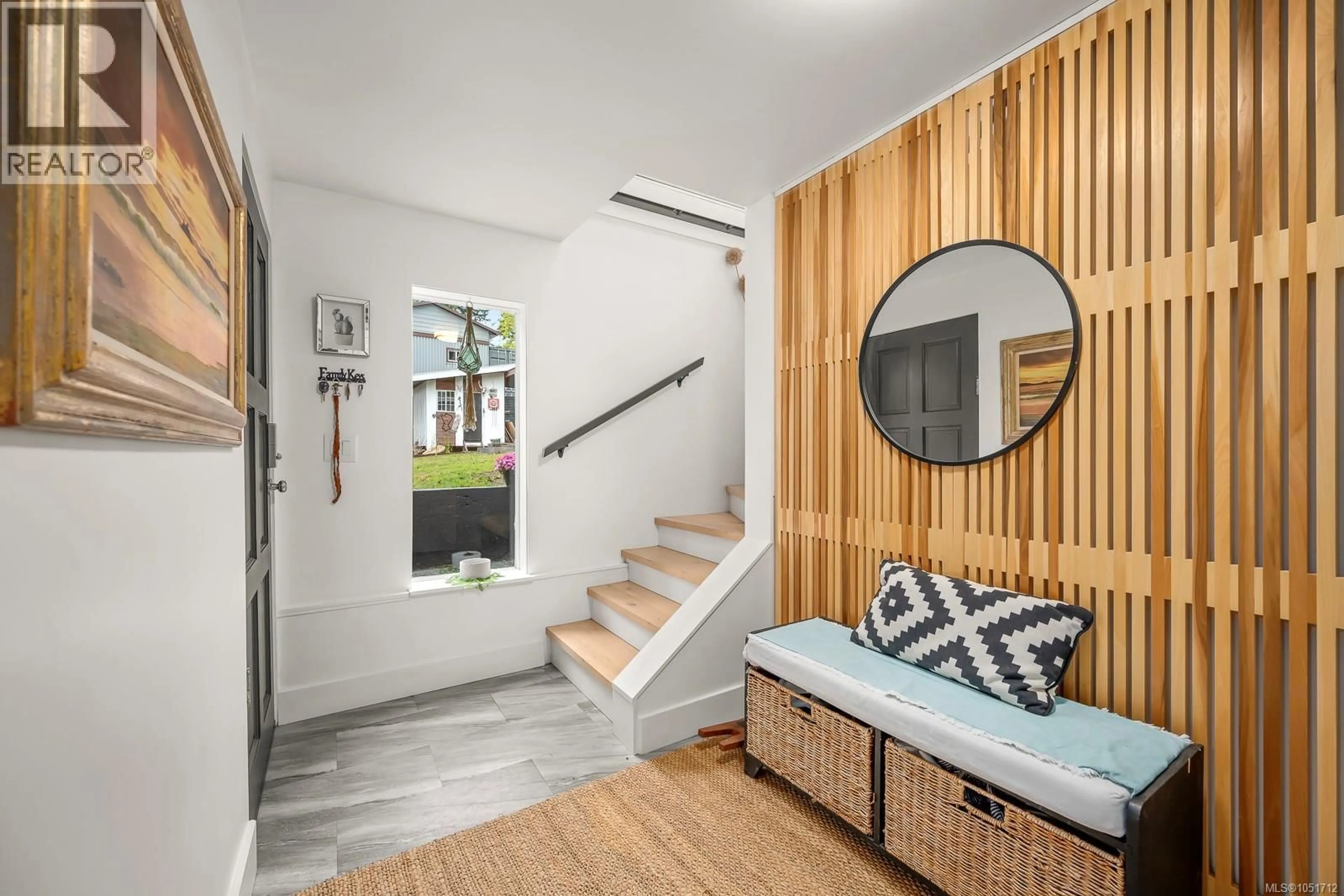 Indoor entryway for 6044 ISLAND HIGHWAY NORTH, Courtenay British Columbia V9J1T5