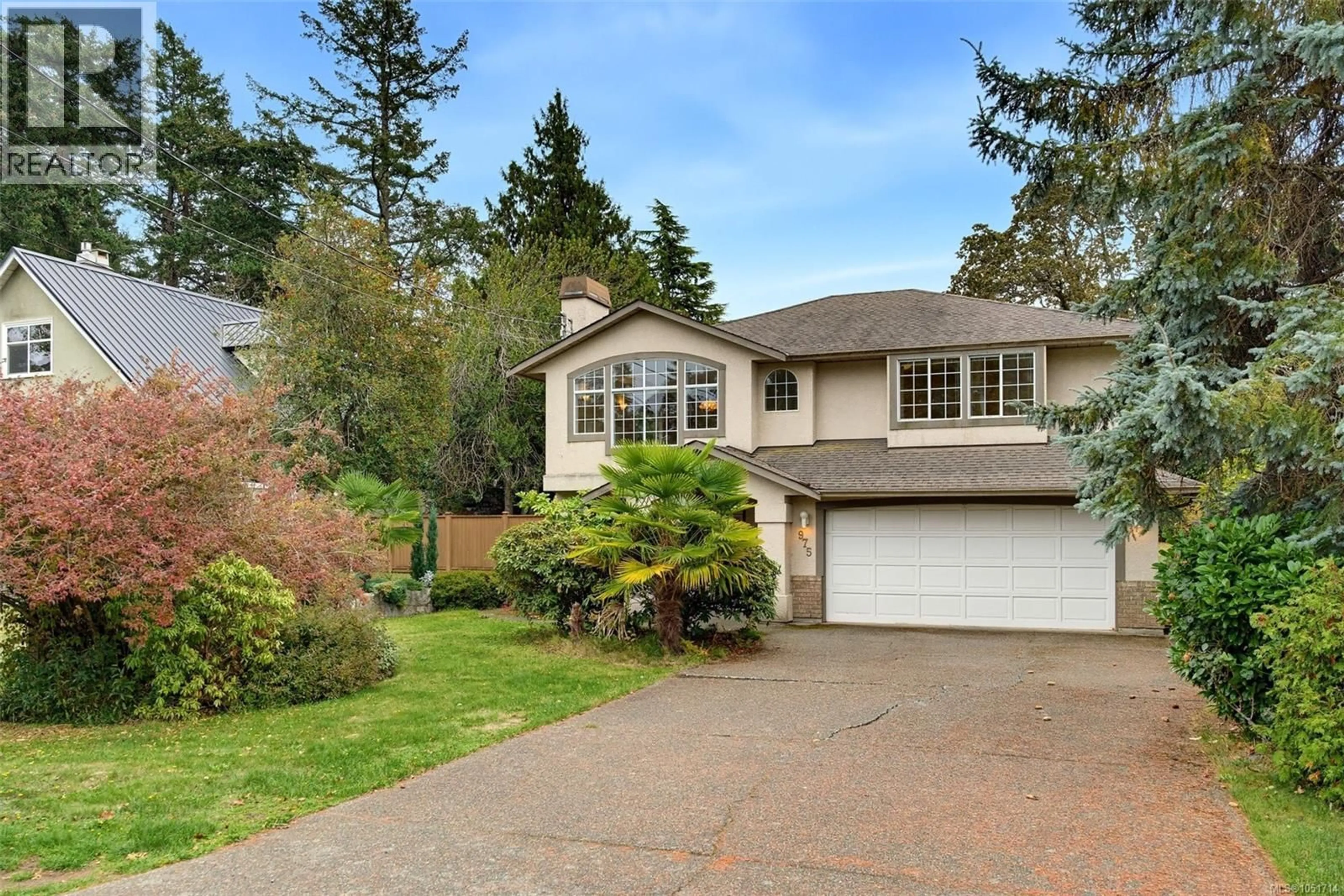 Home with vinyl exterior material, street for 975 ANNIE STREET, Saanich British Columbia V8X3G1