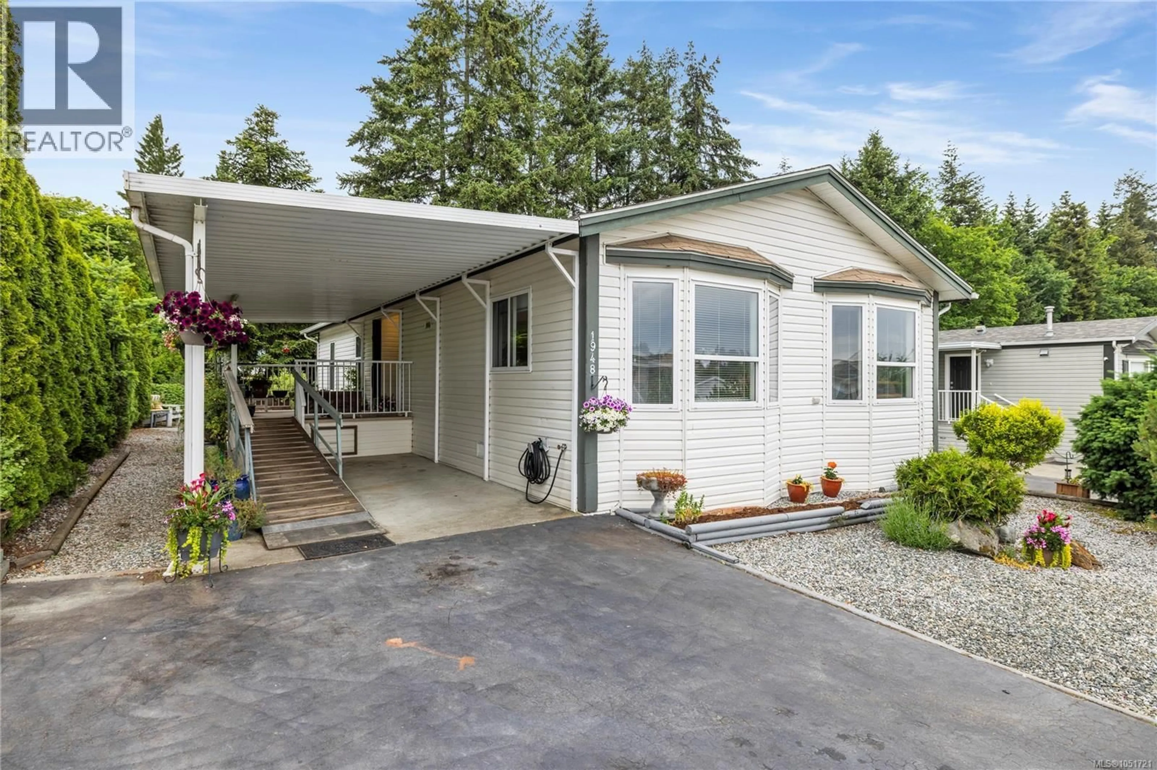 Home with vinyl exterior material, street for 1948 VALLEY OAK DRIVE, Nanaimo British Columbia V9R6N1