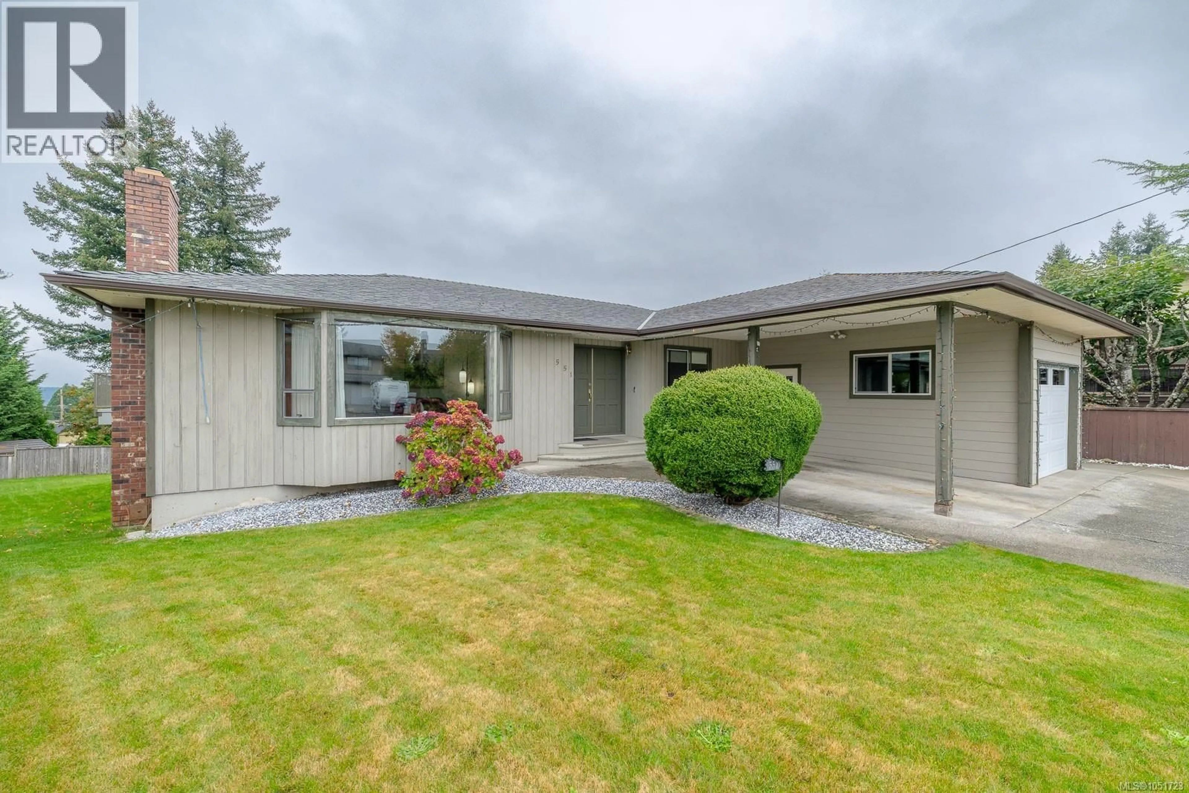 Home with vinyl exterior material, street for 551 BIRCH STREET SOUTH, Campbell River British Columbia V9W6A7