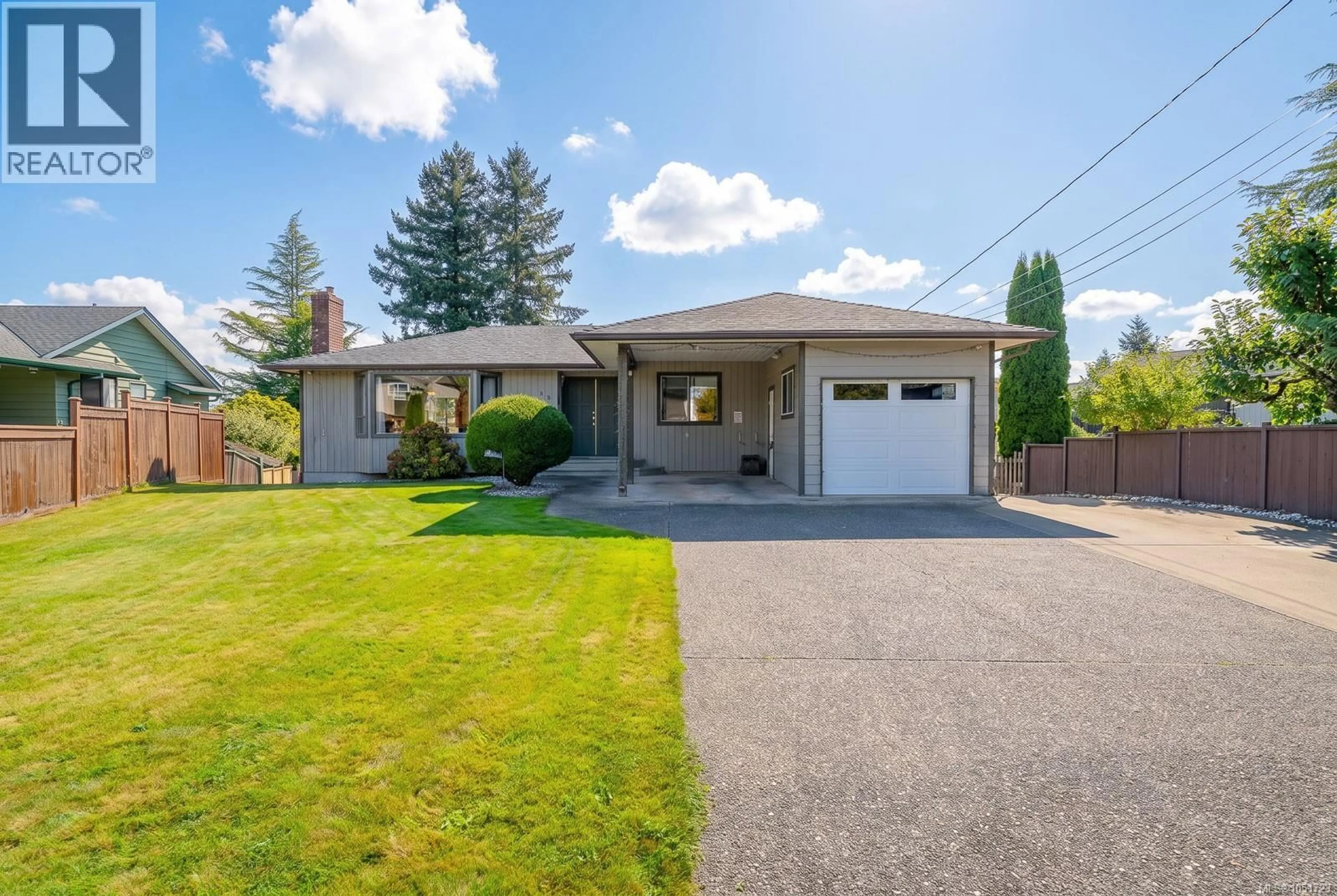 Home with vinyl exterior material, street for 551 BIRCH STREET SOUTH, Campbell River British Columbia V9W6A7
