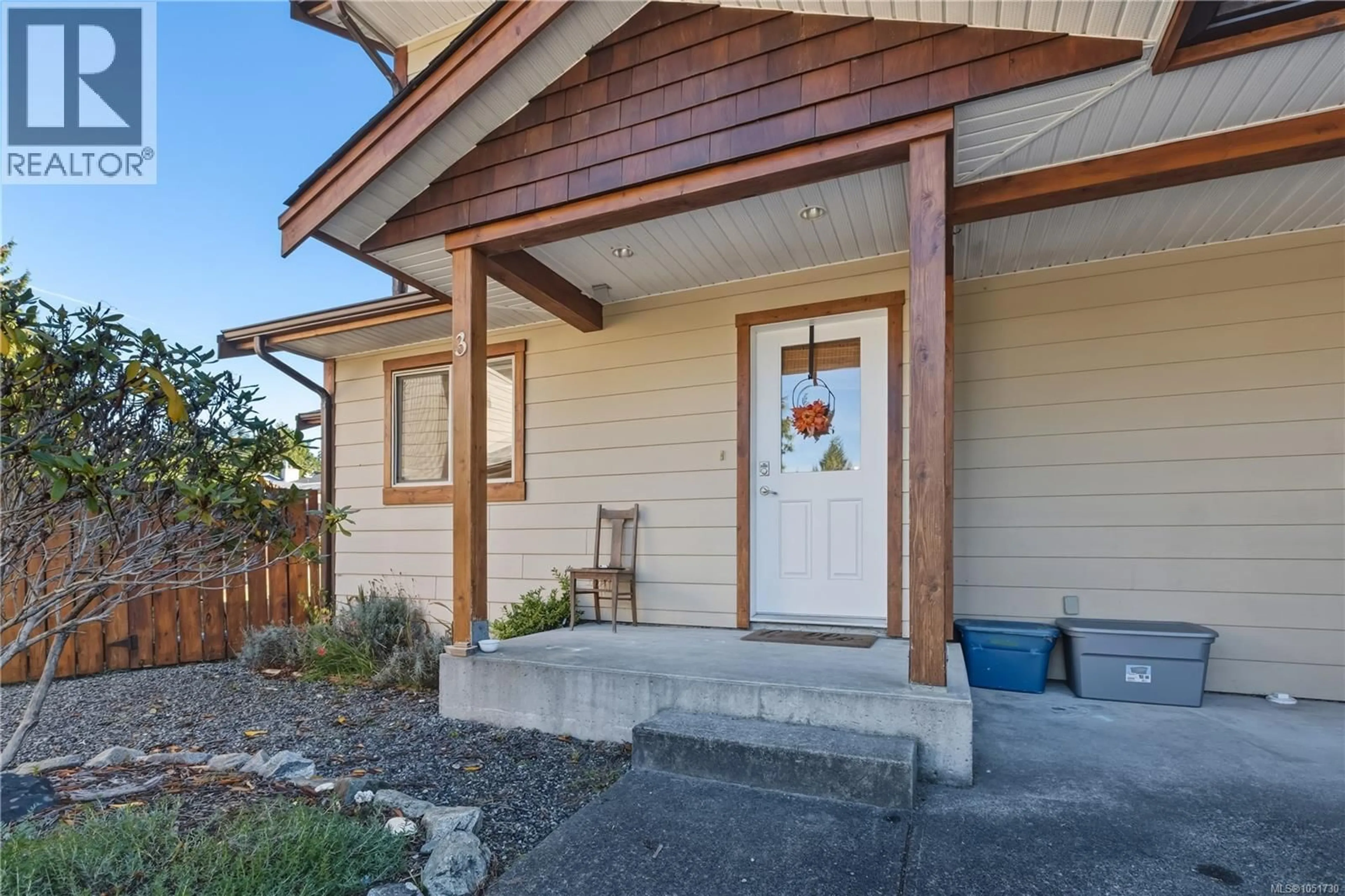 Indoor entryway for 3 - 1626 HOLLY CRESCENT, Ucluelet British Columbia V0R3A0
