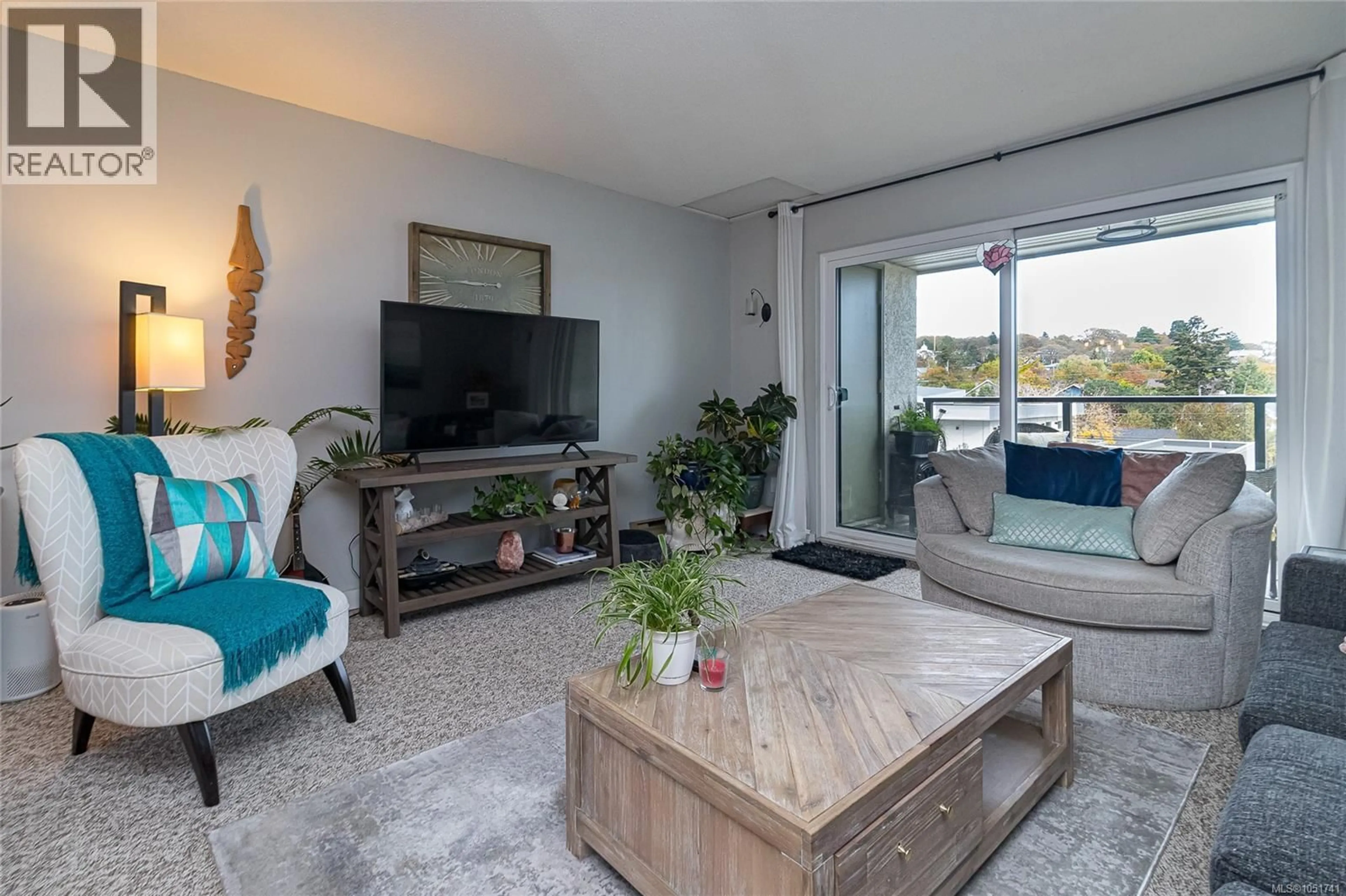 Living room with furniture, unknown for 404 - 2757 QUADRA STREET, Victoria British Columbia V8T4E5
