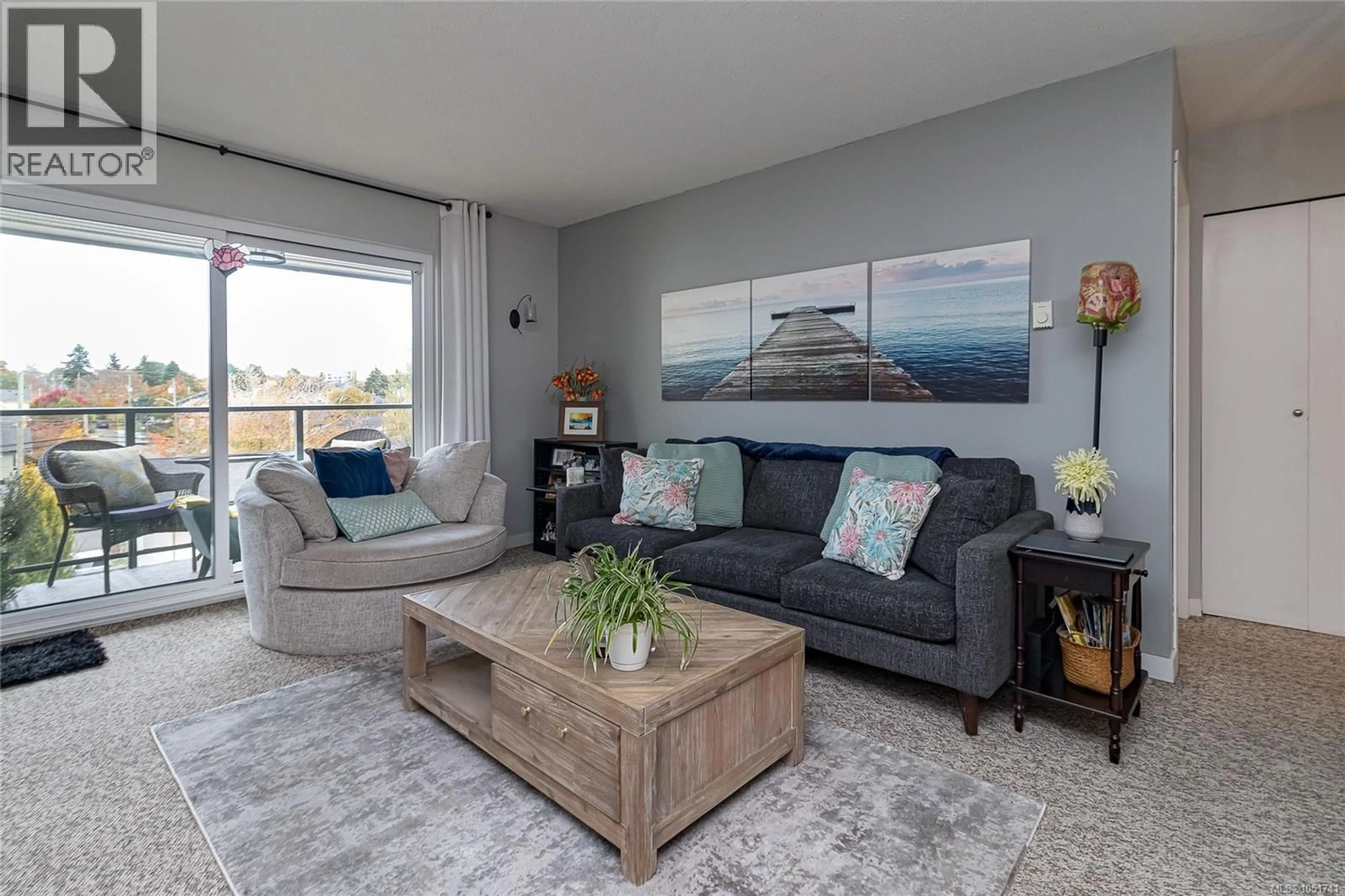 Living room with furniture, unknown for 404 - 2757 QUADRA STREET, Victoria British Columbia V8T4E5
