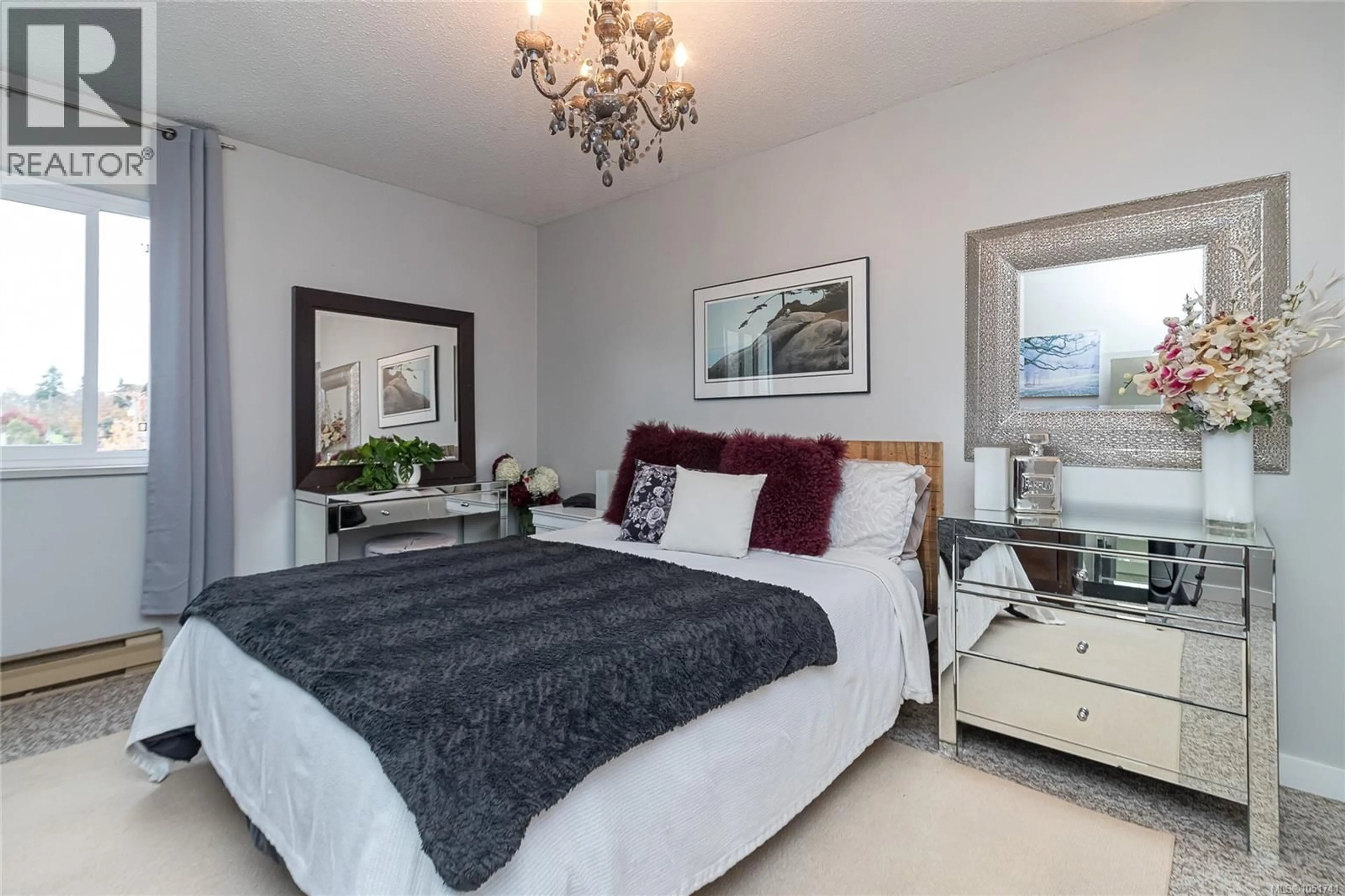 Bedroom with bed, unknown for 404 - 2757 QUADRA STREET, Victoria British Columbia V8T4E5